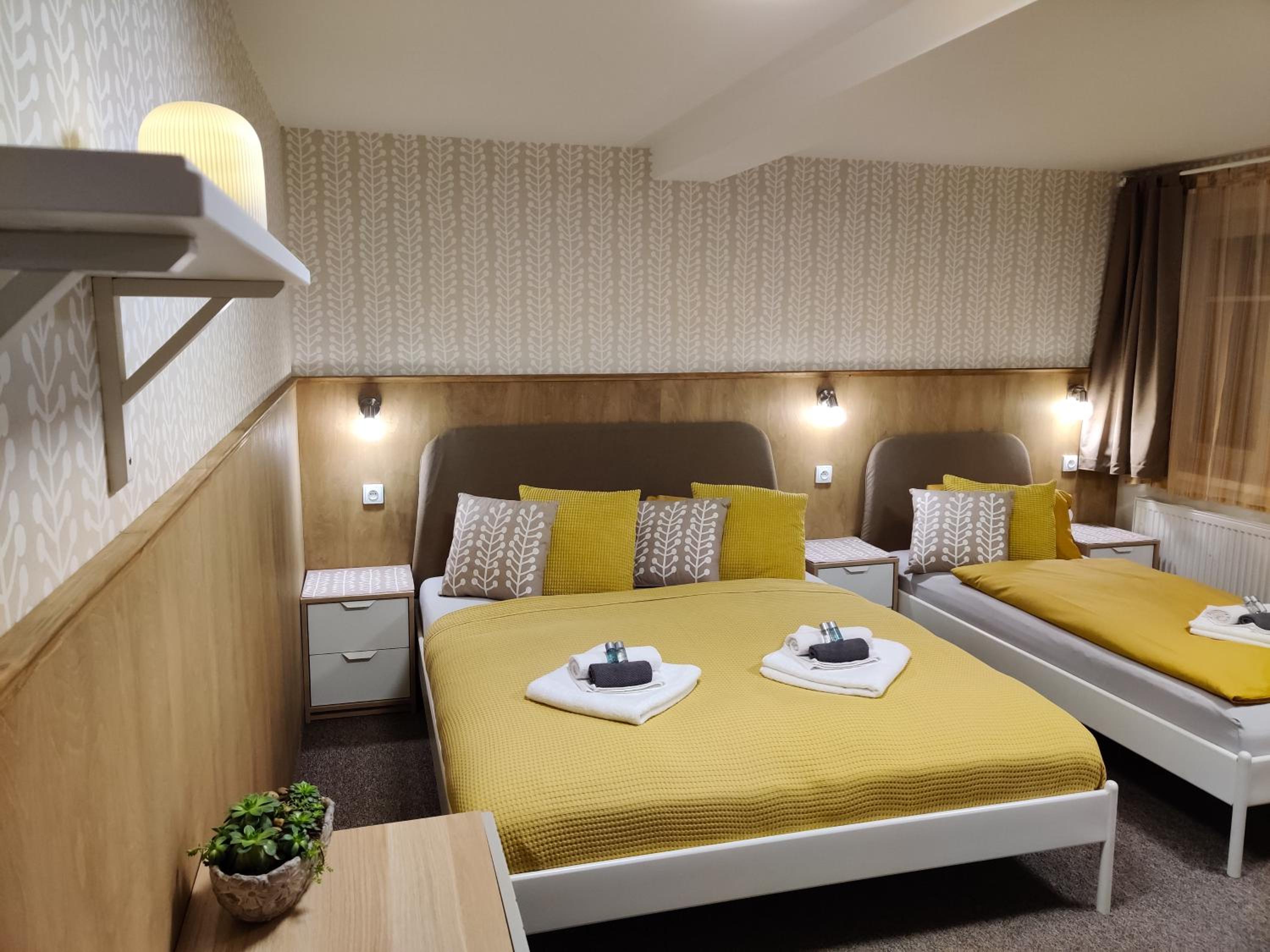 Quadruple Room - Photo 12