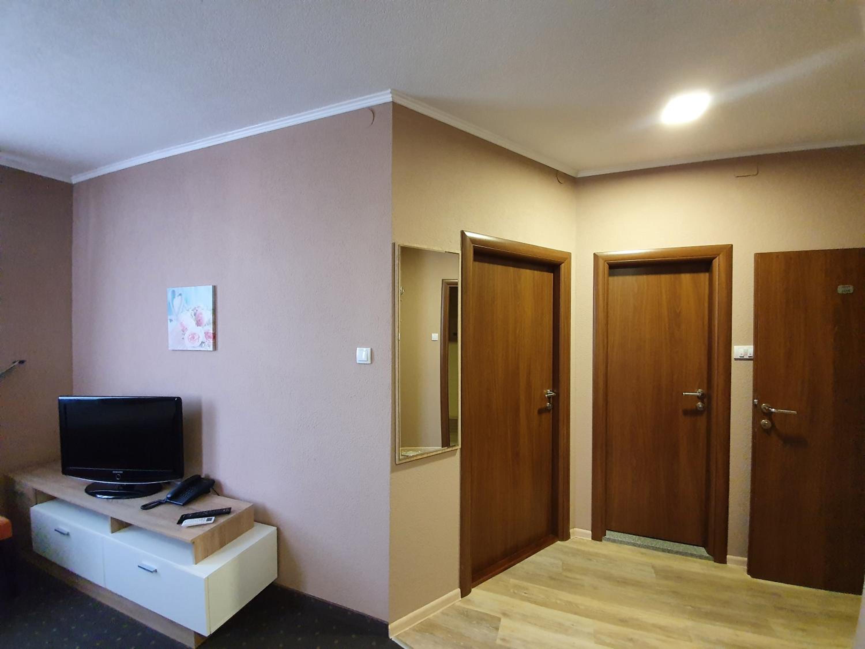 One-Bedroom Suite photo 1