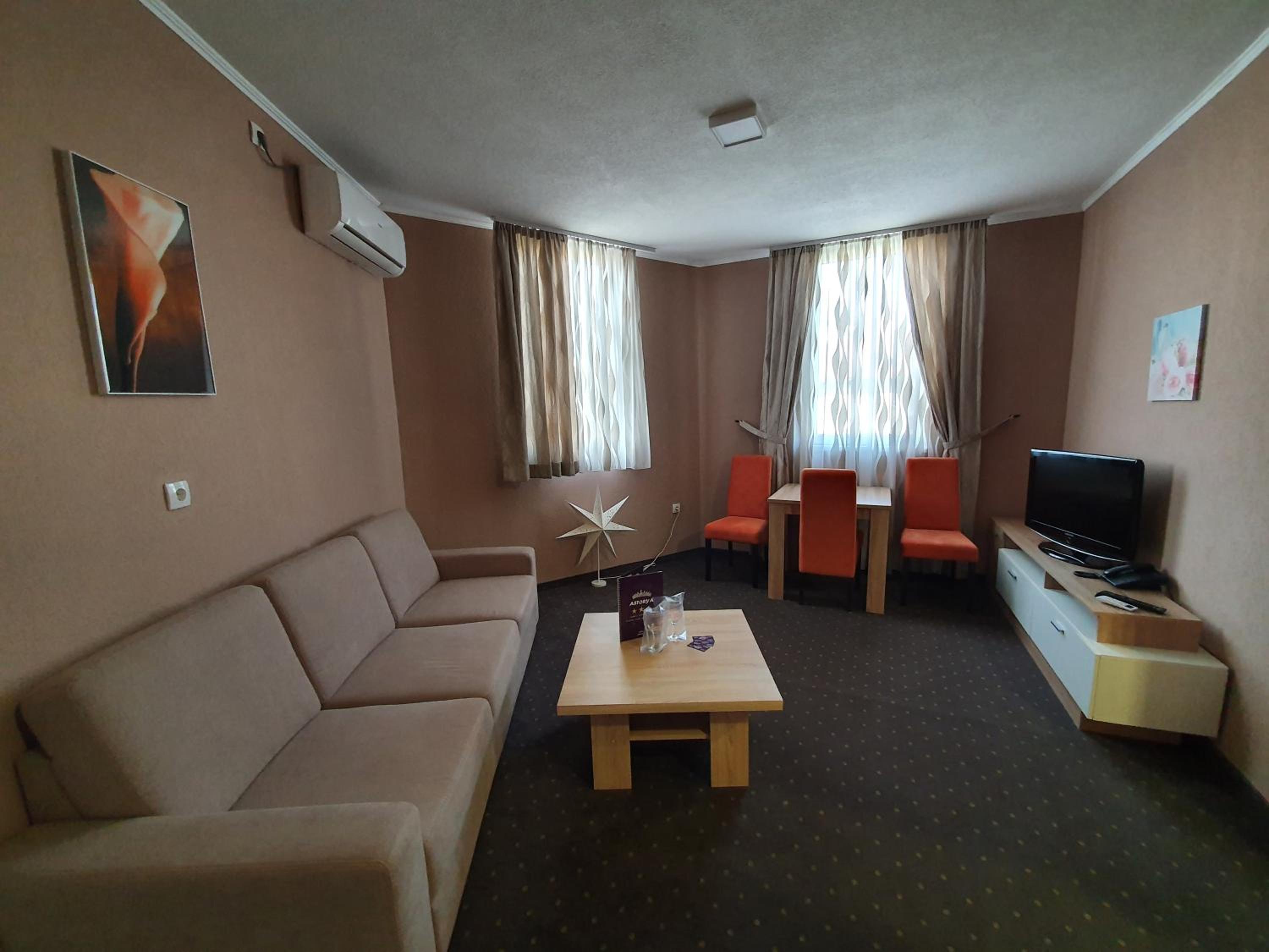 One-Bedroom Suite photo 3