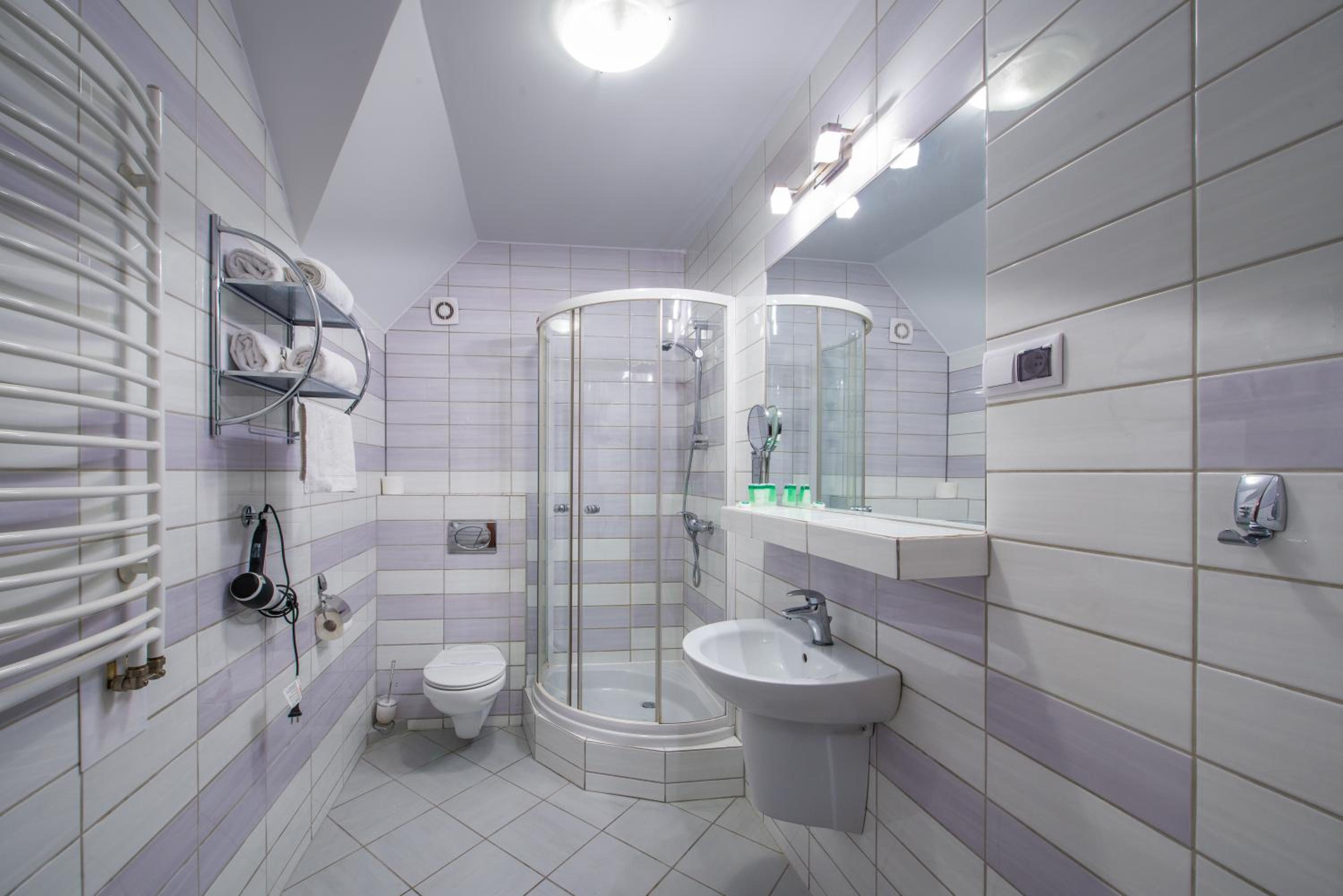 Superior Suite - Photo 11
