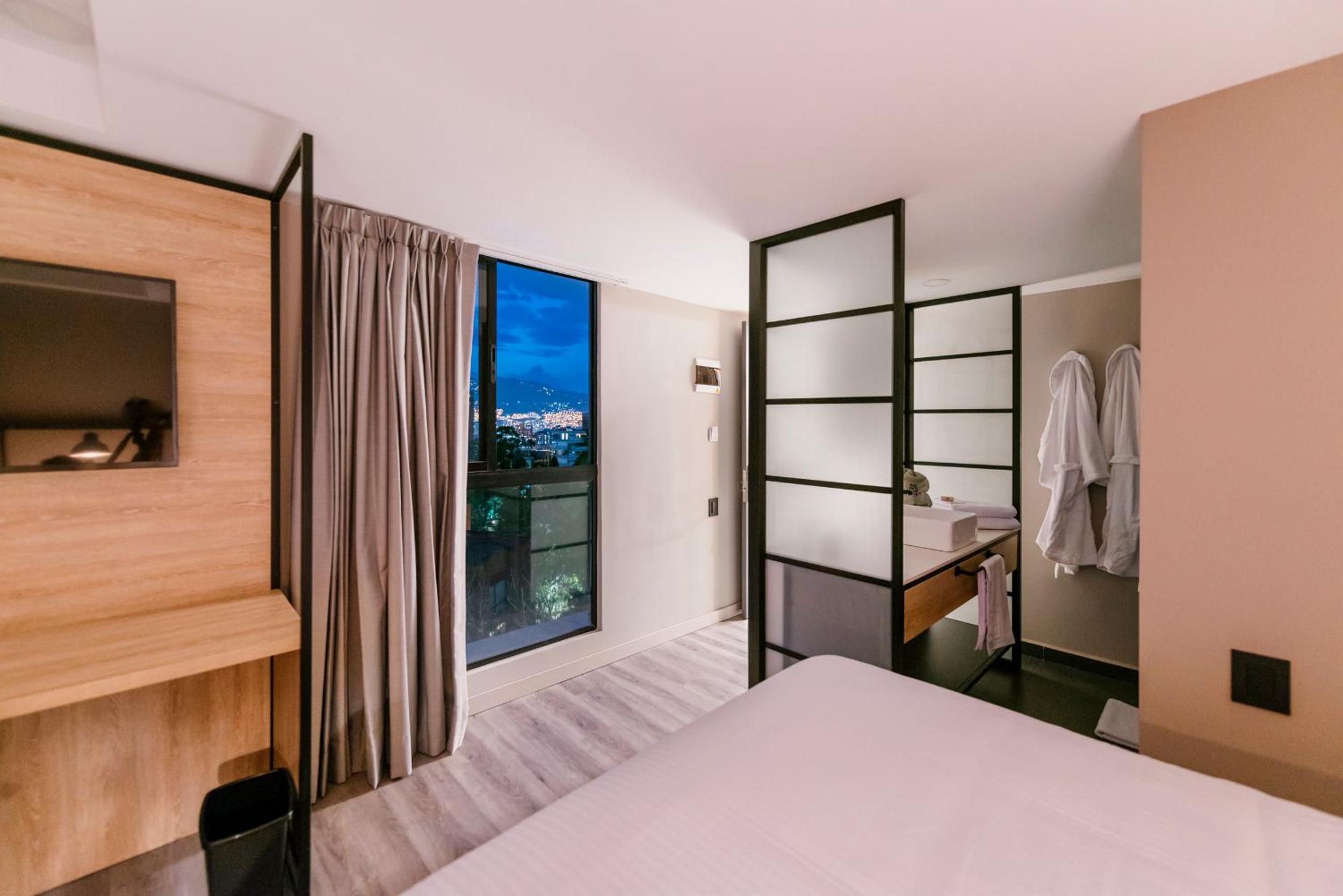 Double Room - Photo 7