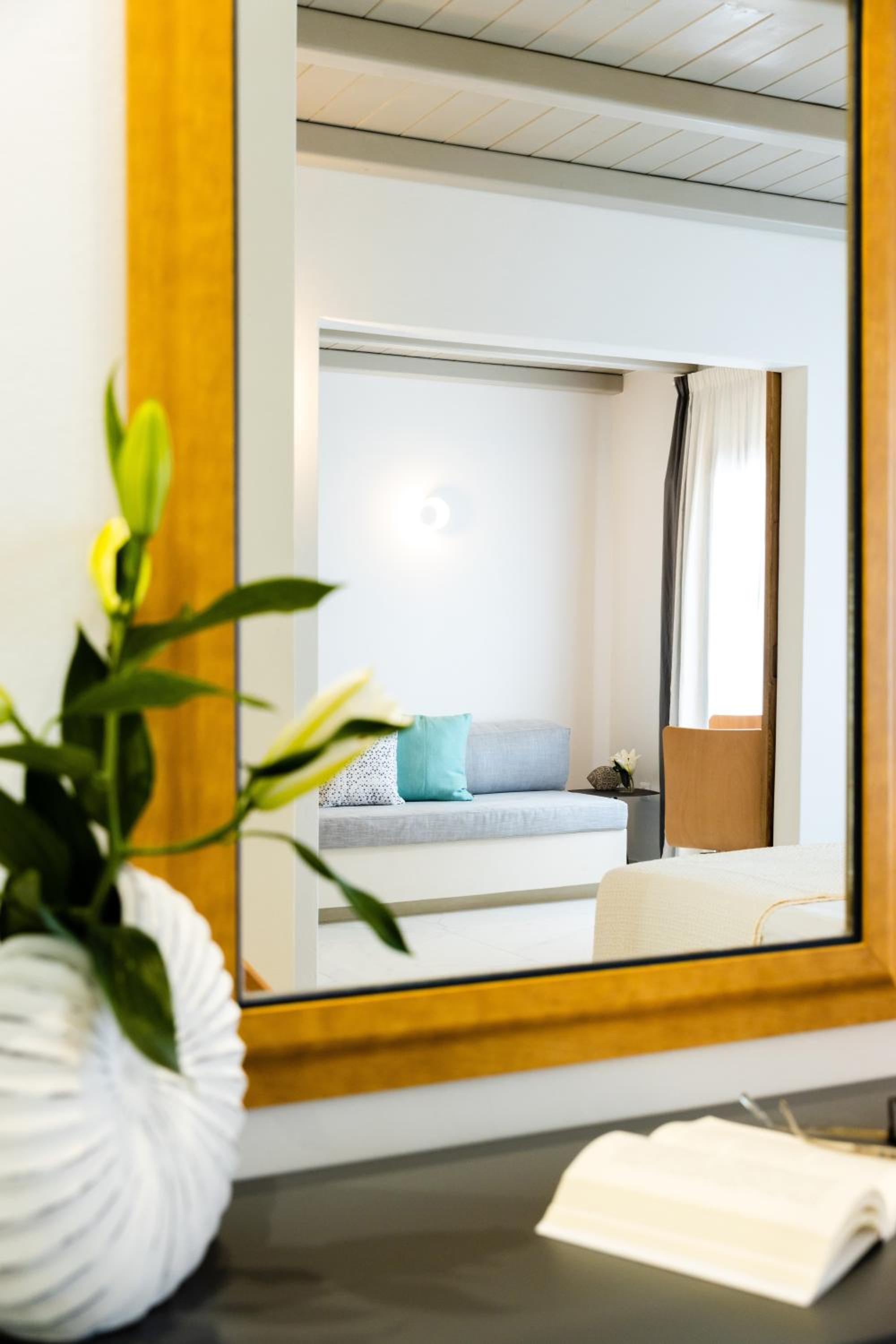 Family Suite with Sea View and Private Hot Tub photo 3