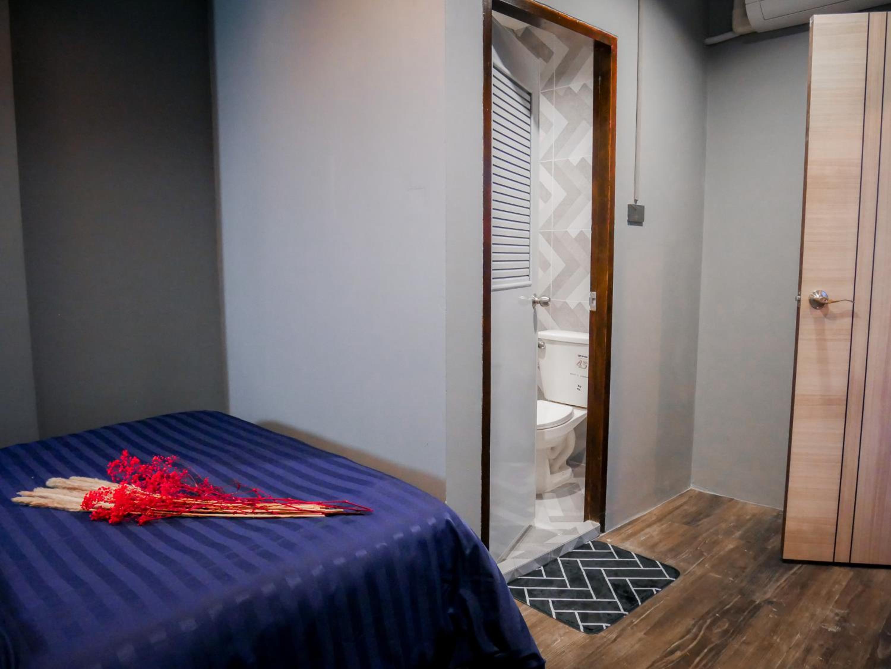Standard Double Room - Photo 12