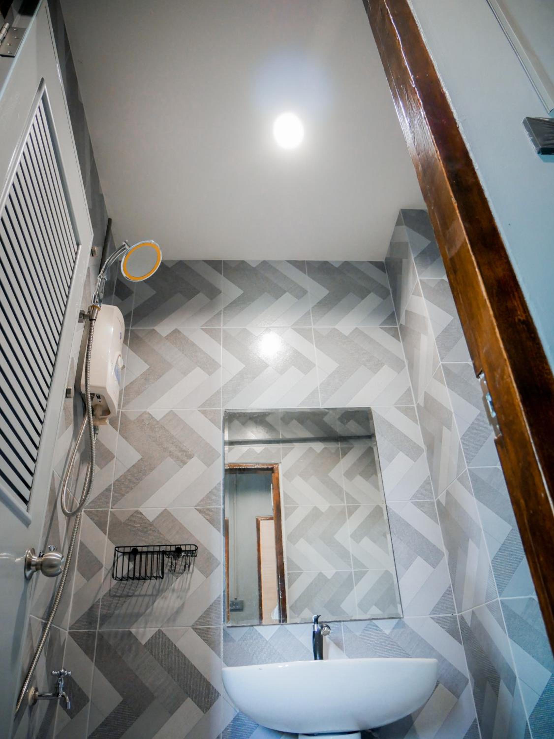 Standard Double Room - Photo 6