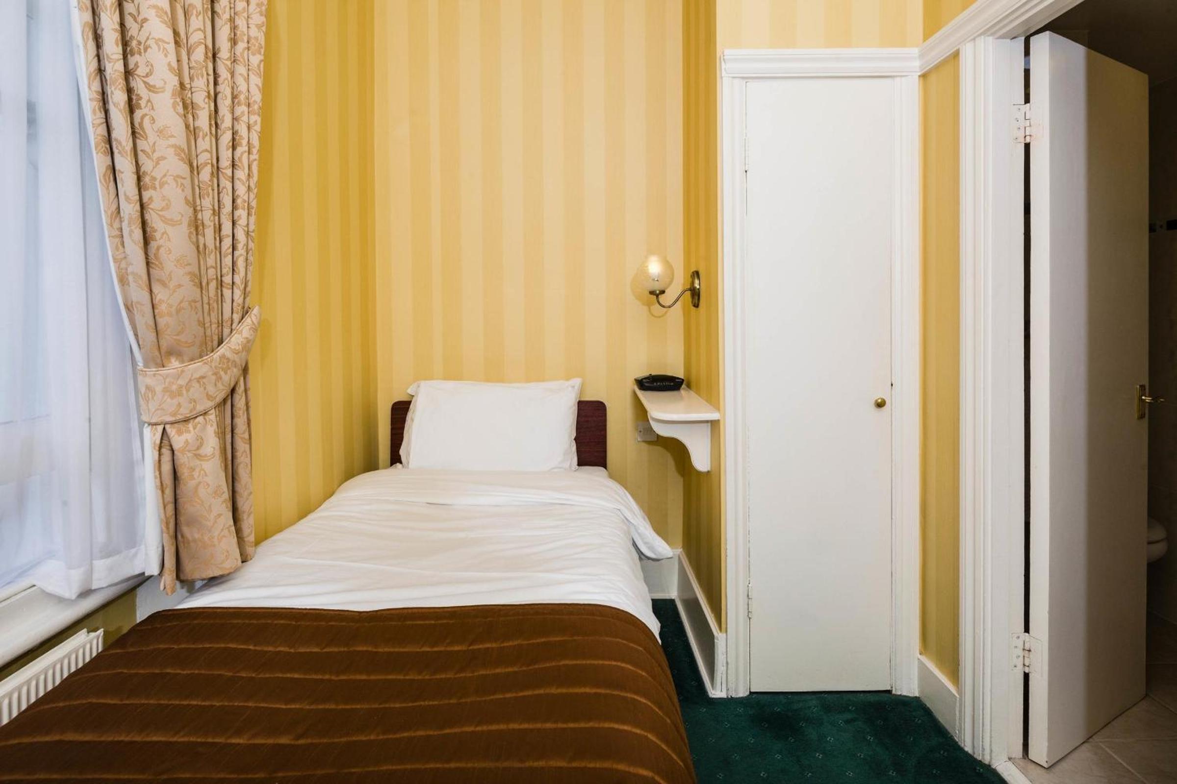 Standard Single Room - Non-Smoking photo 2