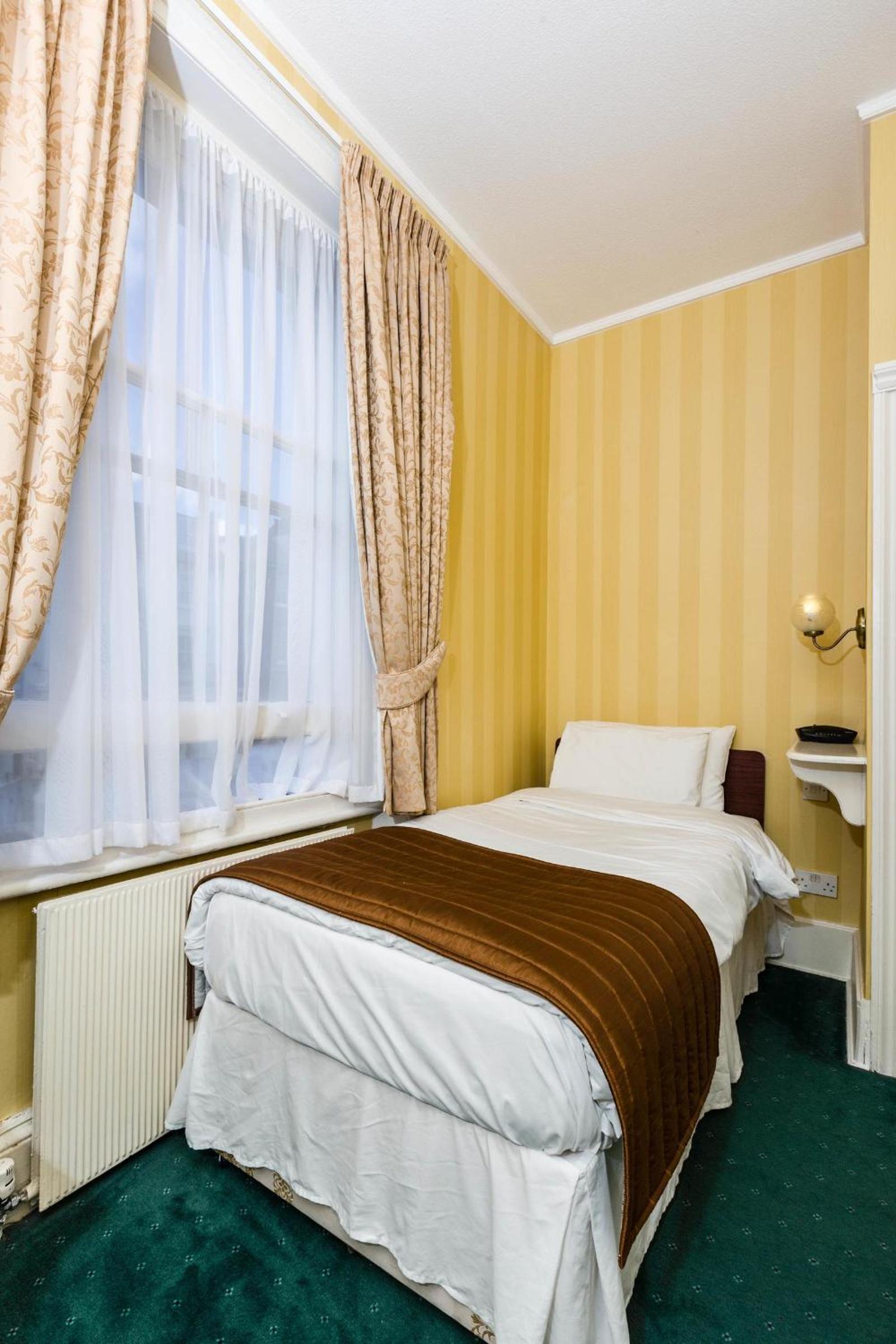 Standard Single Room - Non-Smoking photo 1