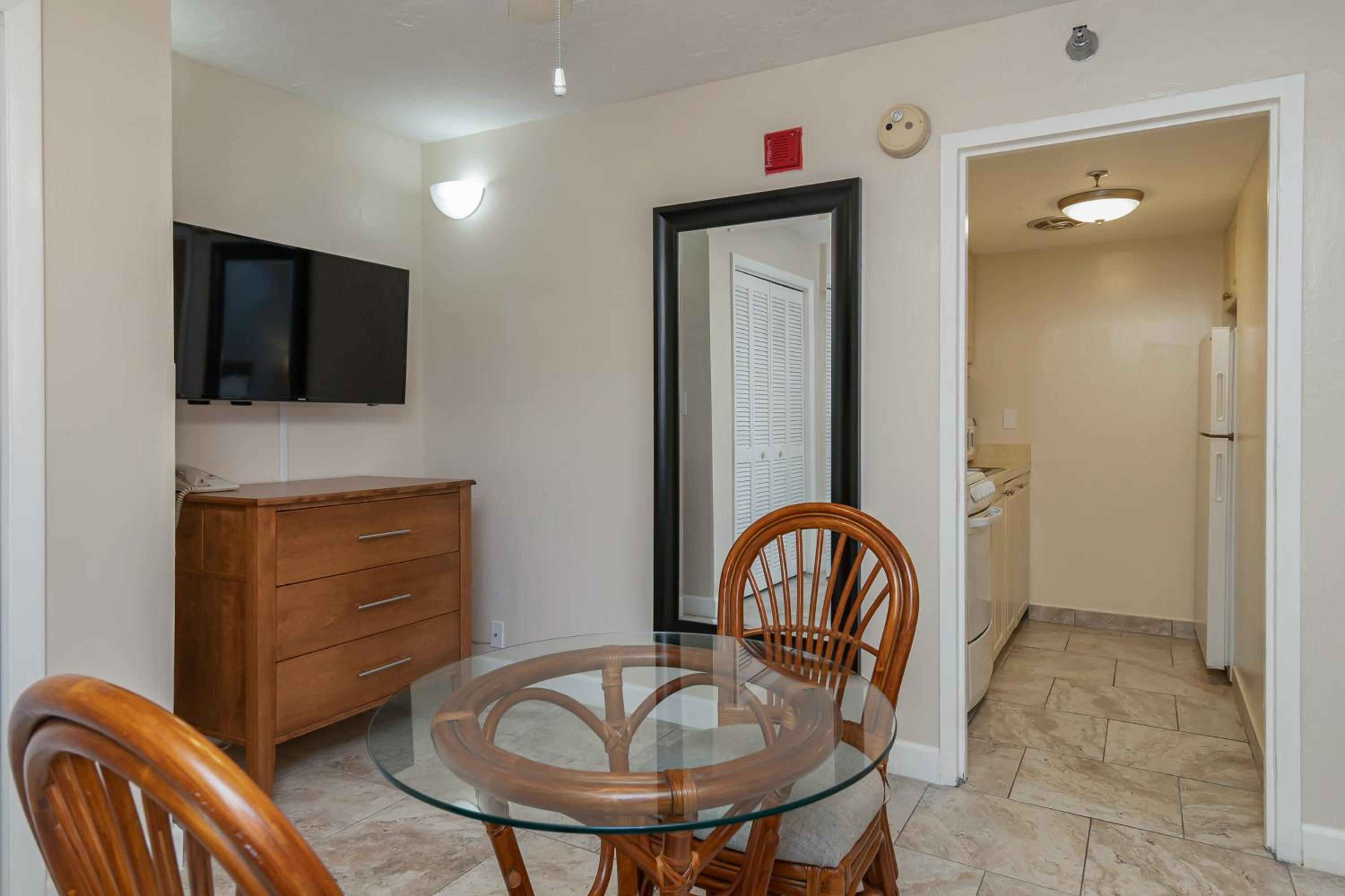 Queen Bed Room with Kitchenette - Photo 2