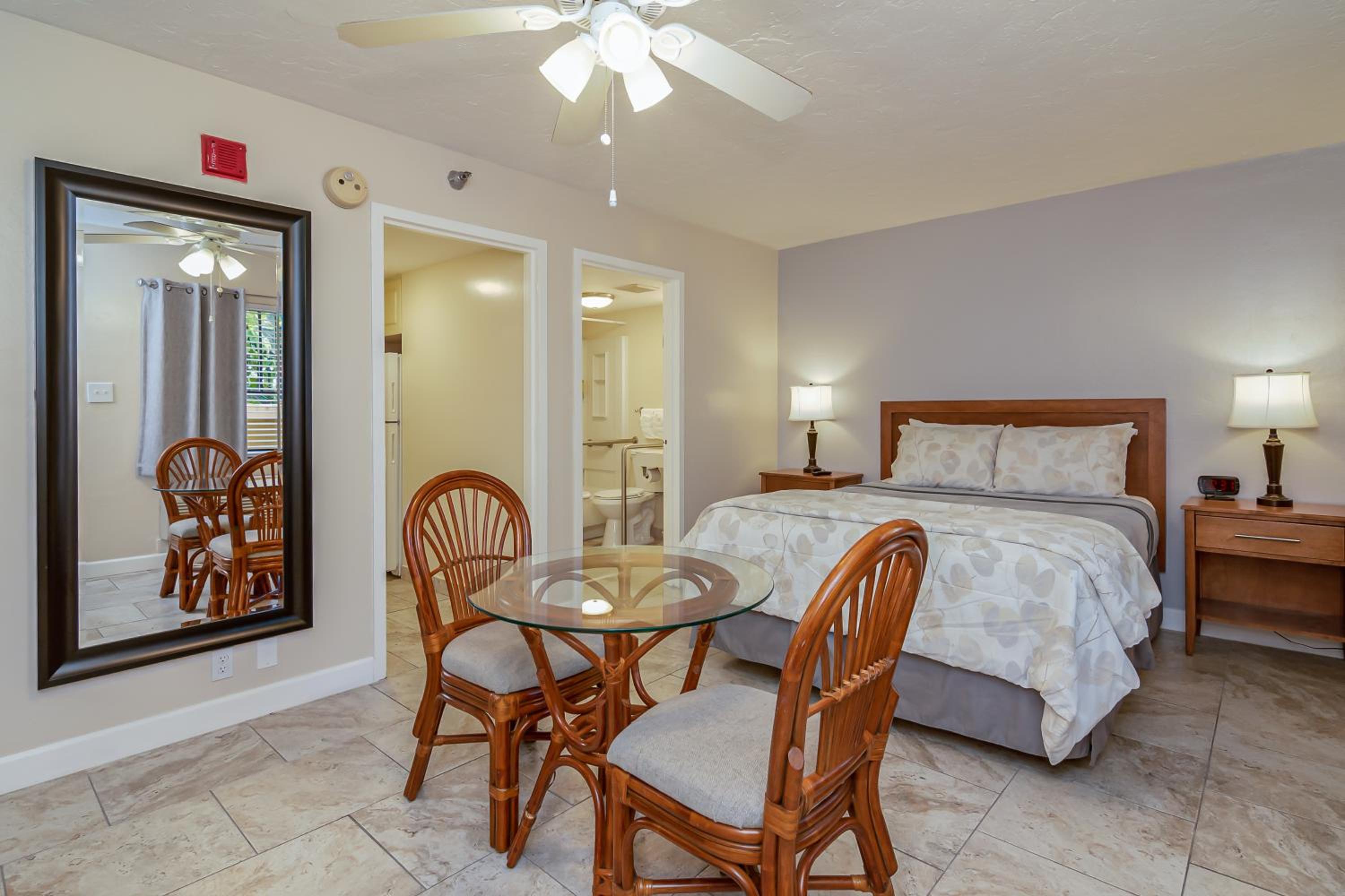 Queen Bed Room with Kitchenette - Photo 4