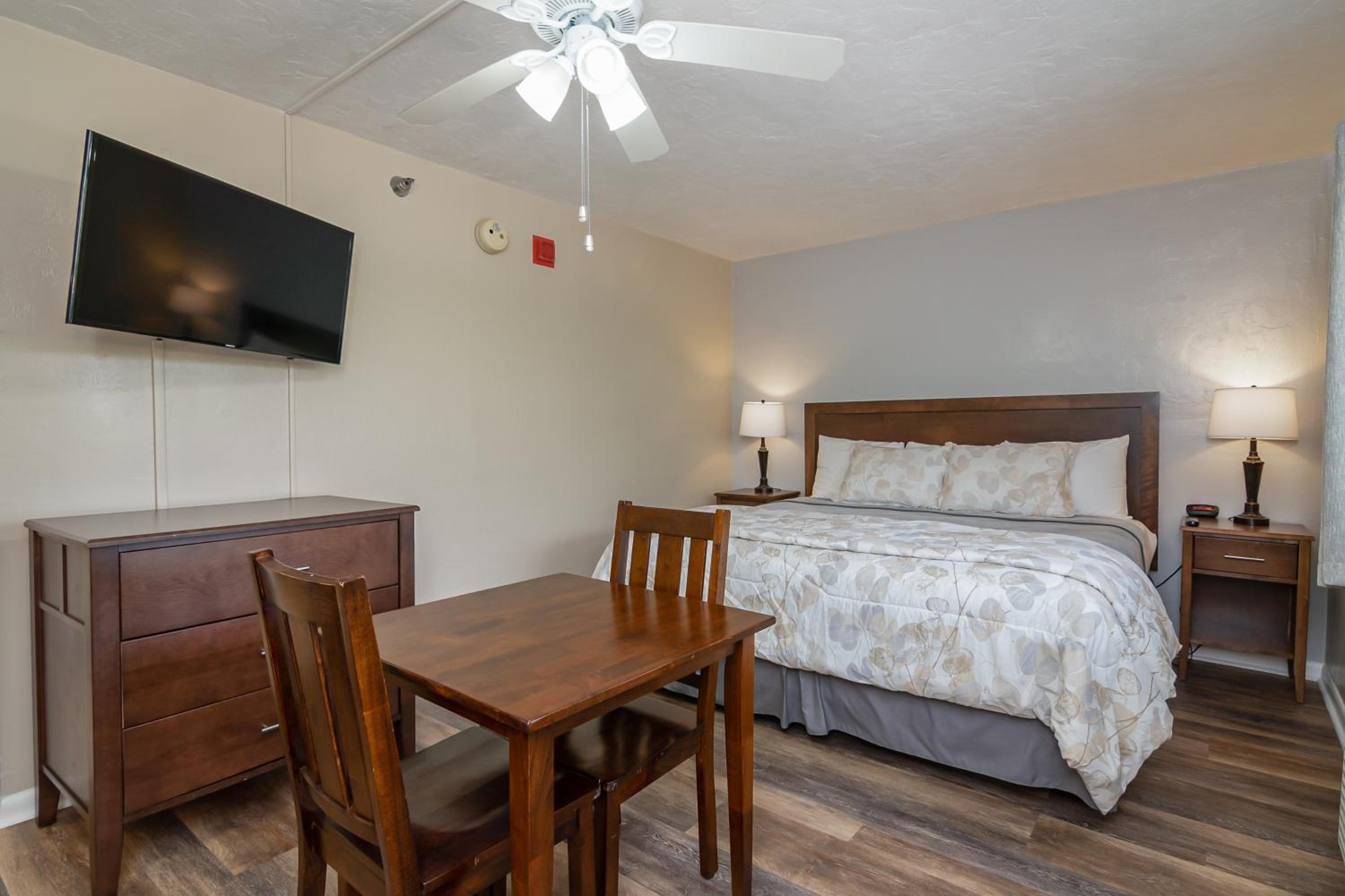KING BED ROOM - Photo 3