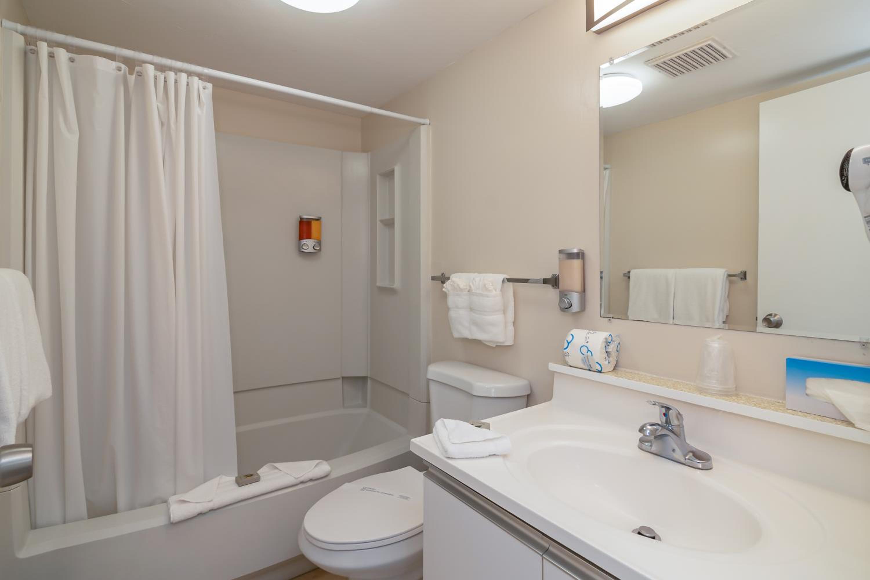 Two Twin Beds Room - Photo 4