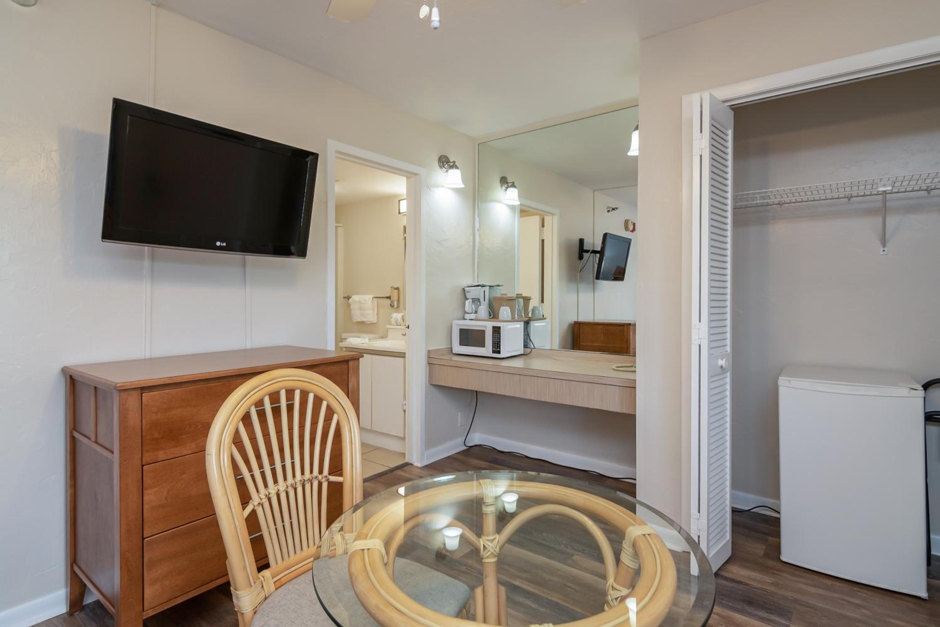 Two Twin Beds Room - Photo 3