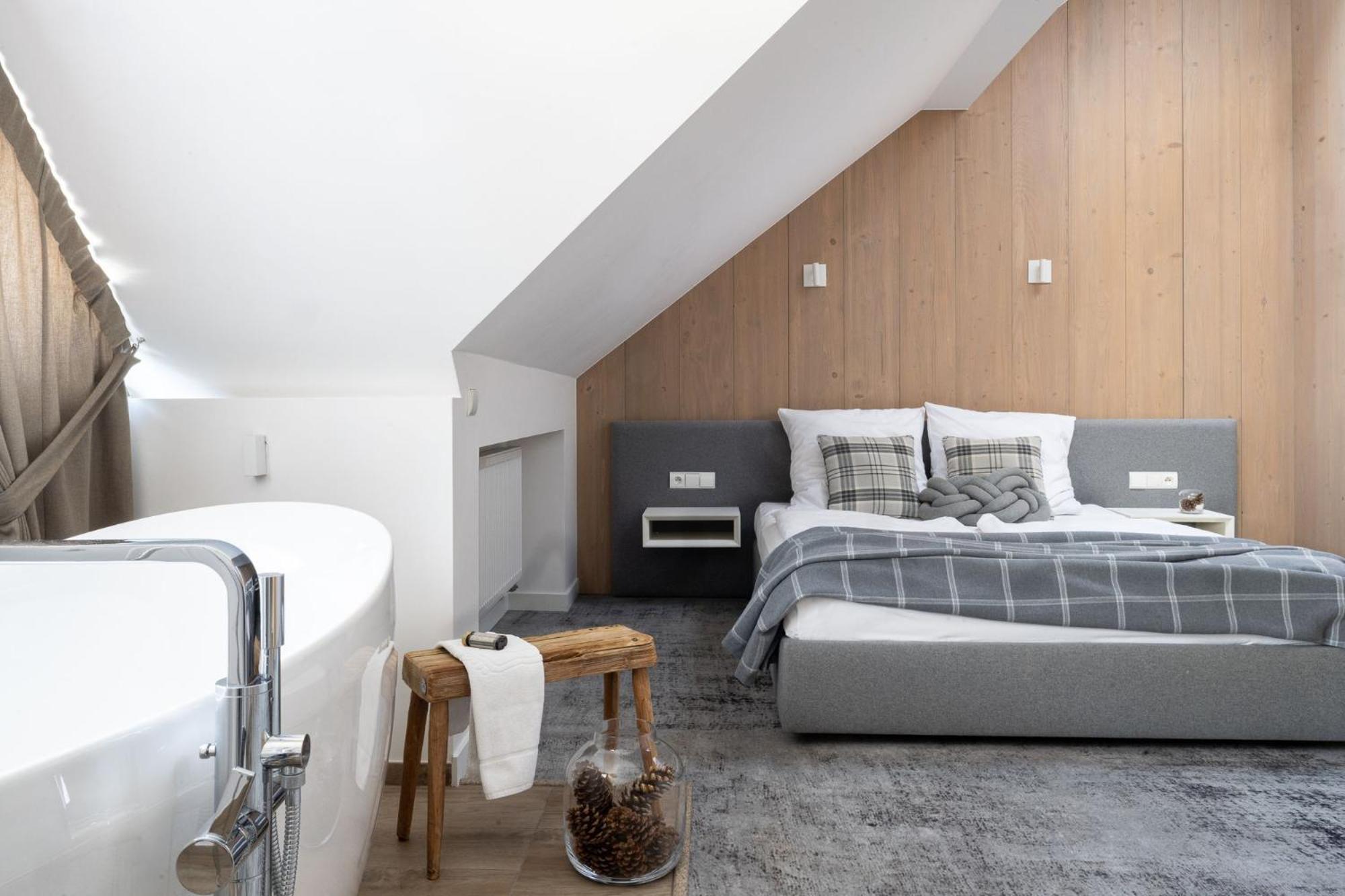 Deluxe Double Room with Bath photo 2