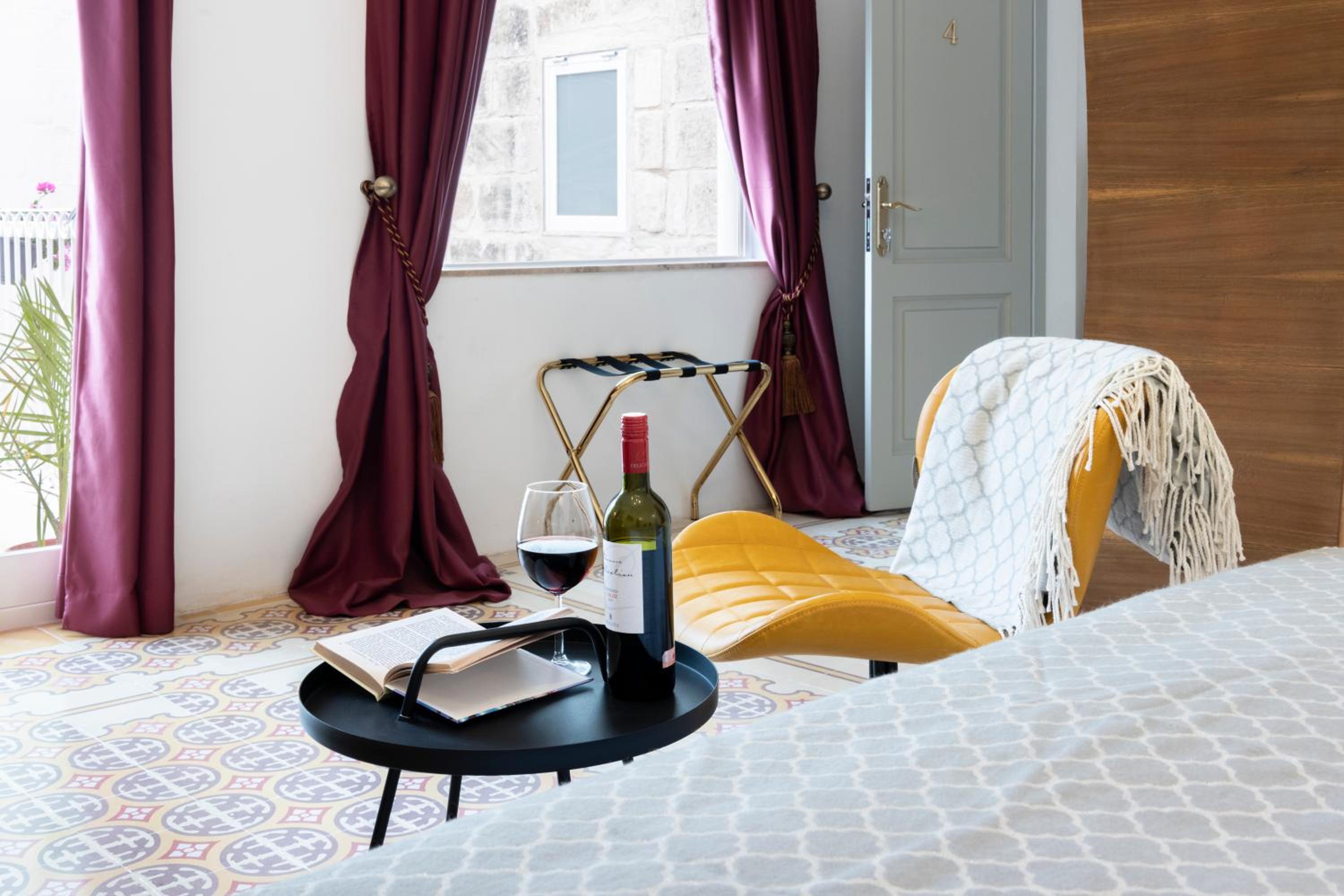 Deluxe Double Room with Balcony photo 3