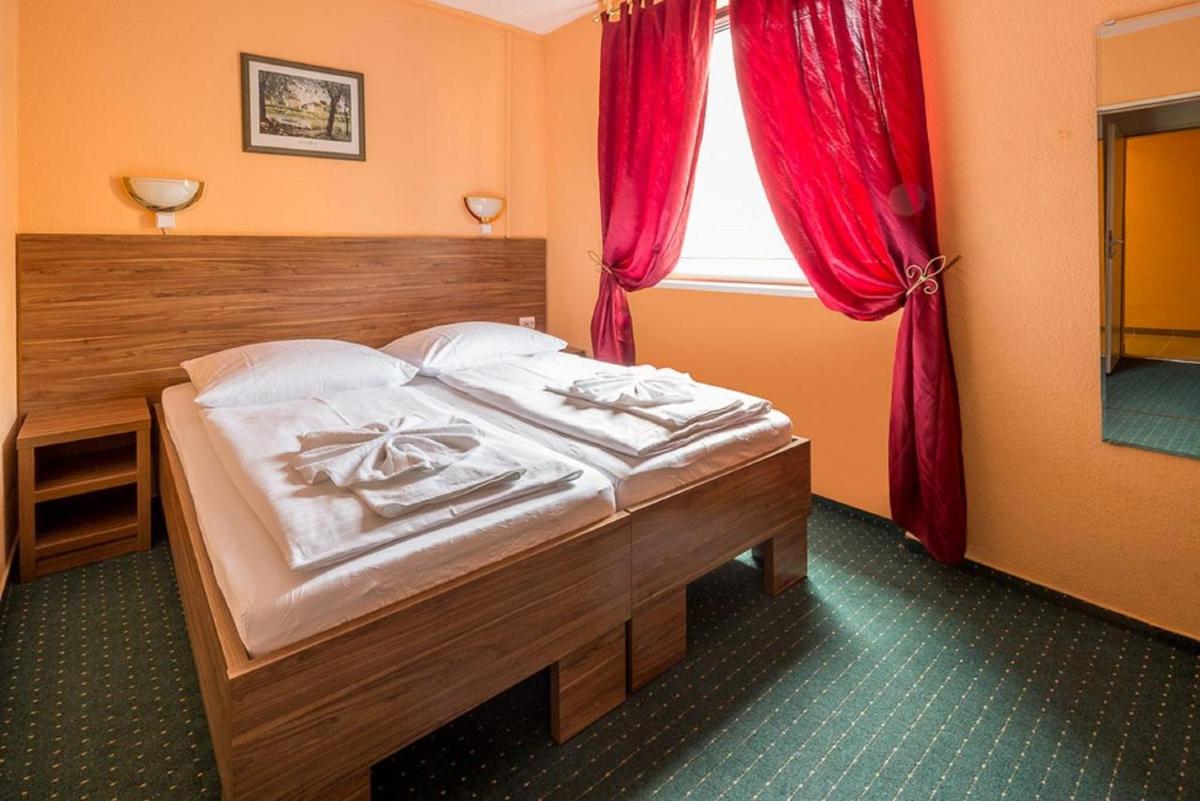 Double Room with Private Bathroom photo 3