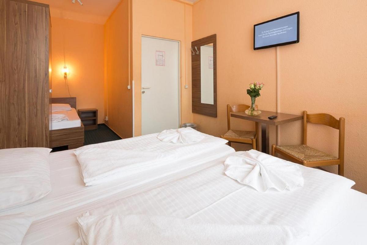 Quadruple Room with Bathroom photo 2
