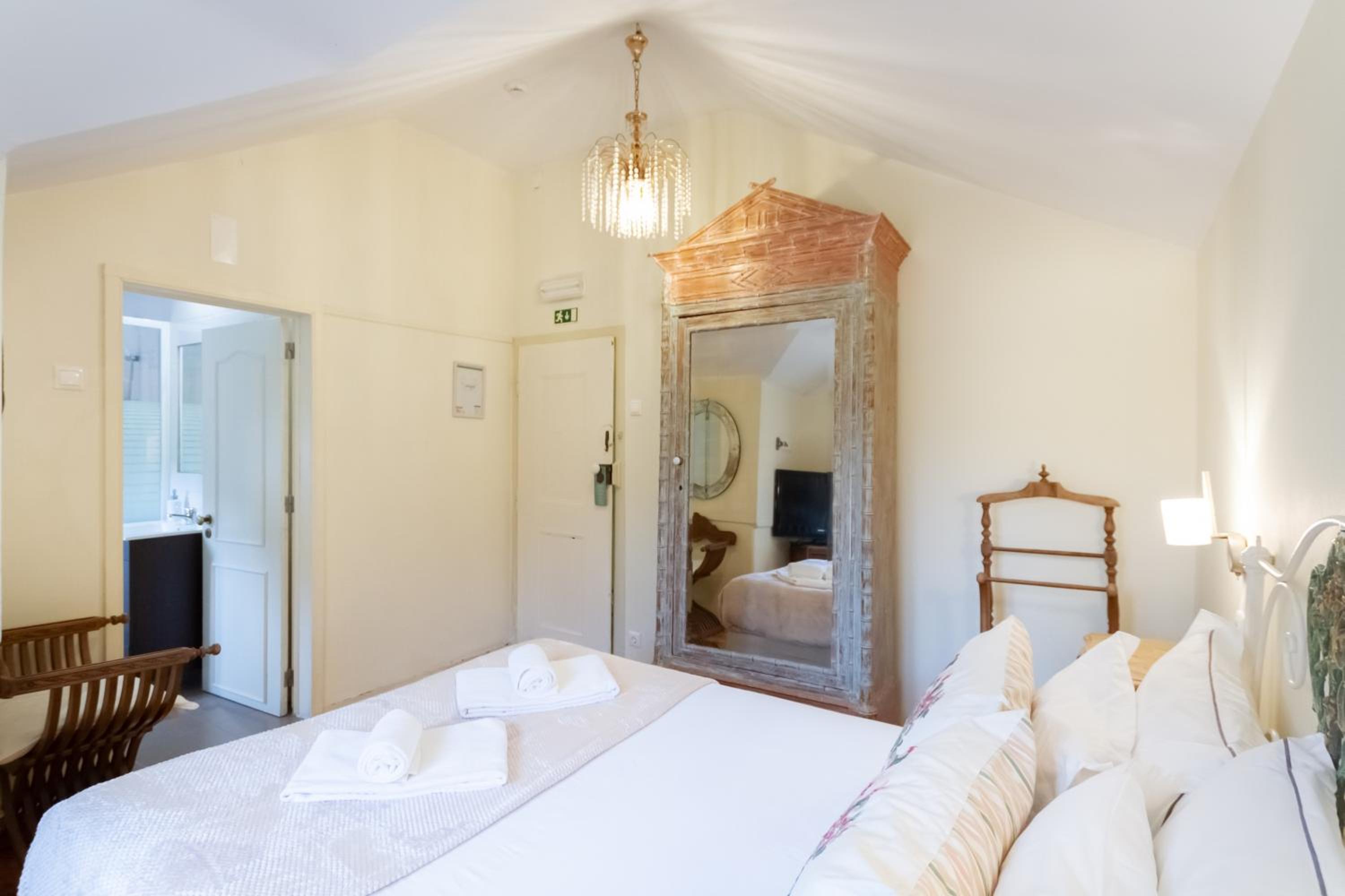 Double or Twin Room - Photo 14