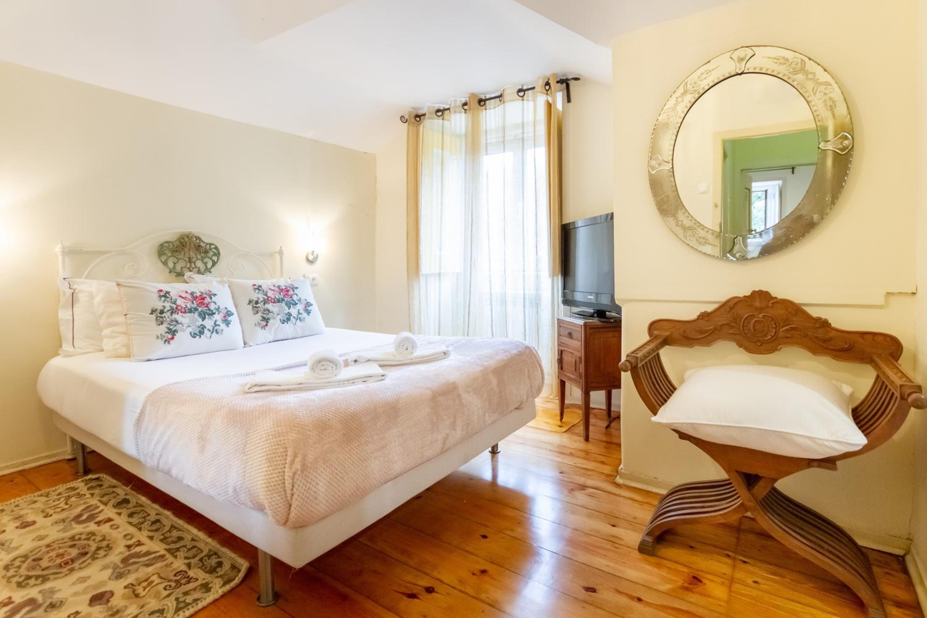 Double or Twin Room - Photo 15