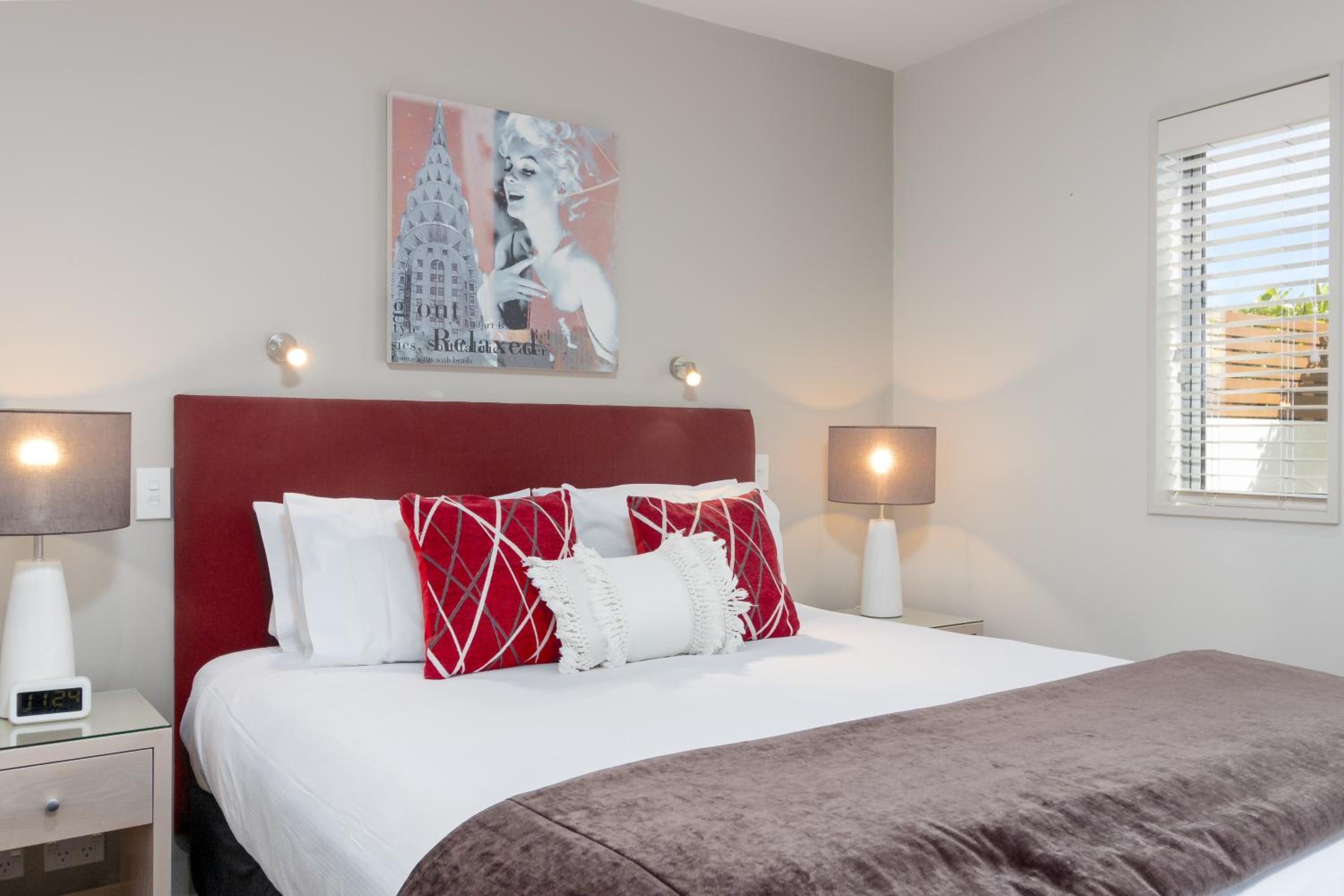 Deluxe King Spa Studio - Photo 17