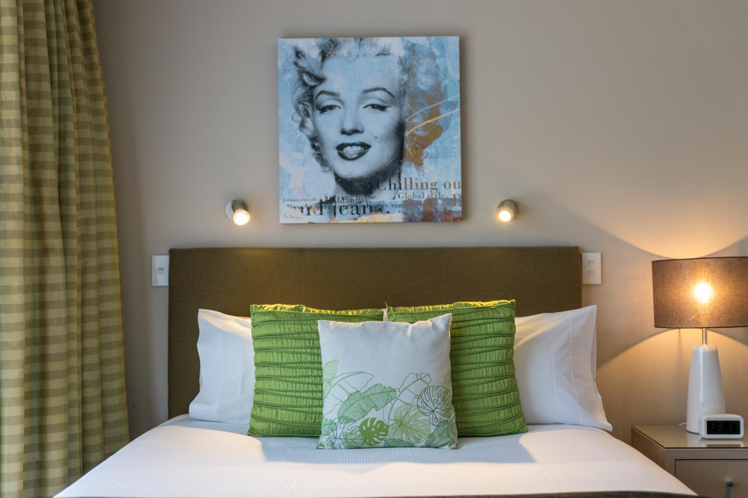 Standard Queen Studio – Disabled Access - Photo 3