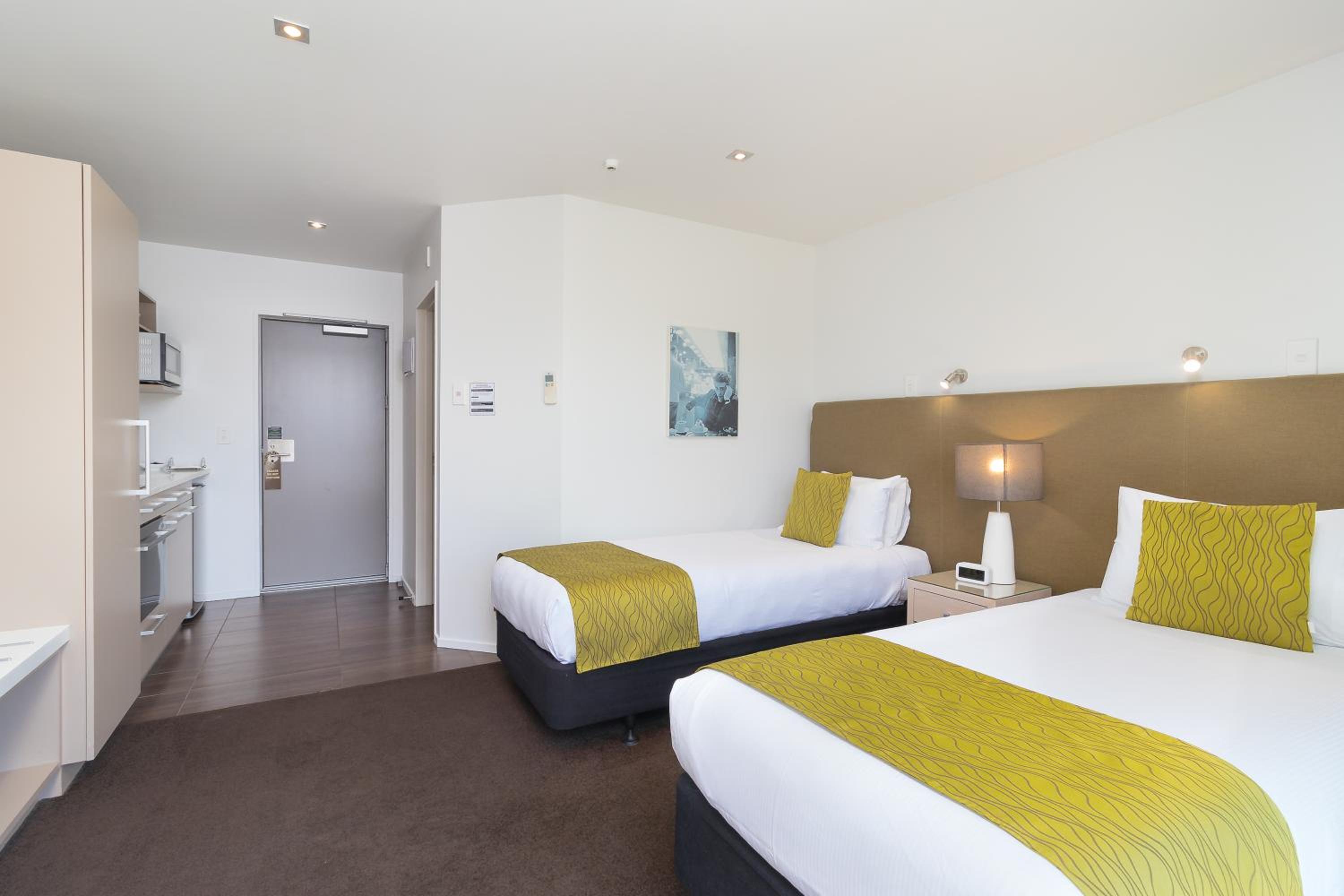 Executive Twin Spa Studio - Photo 11