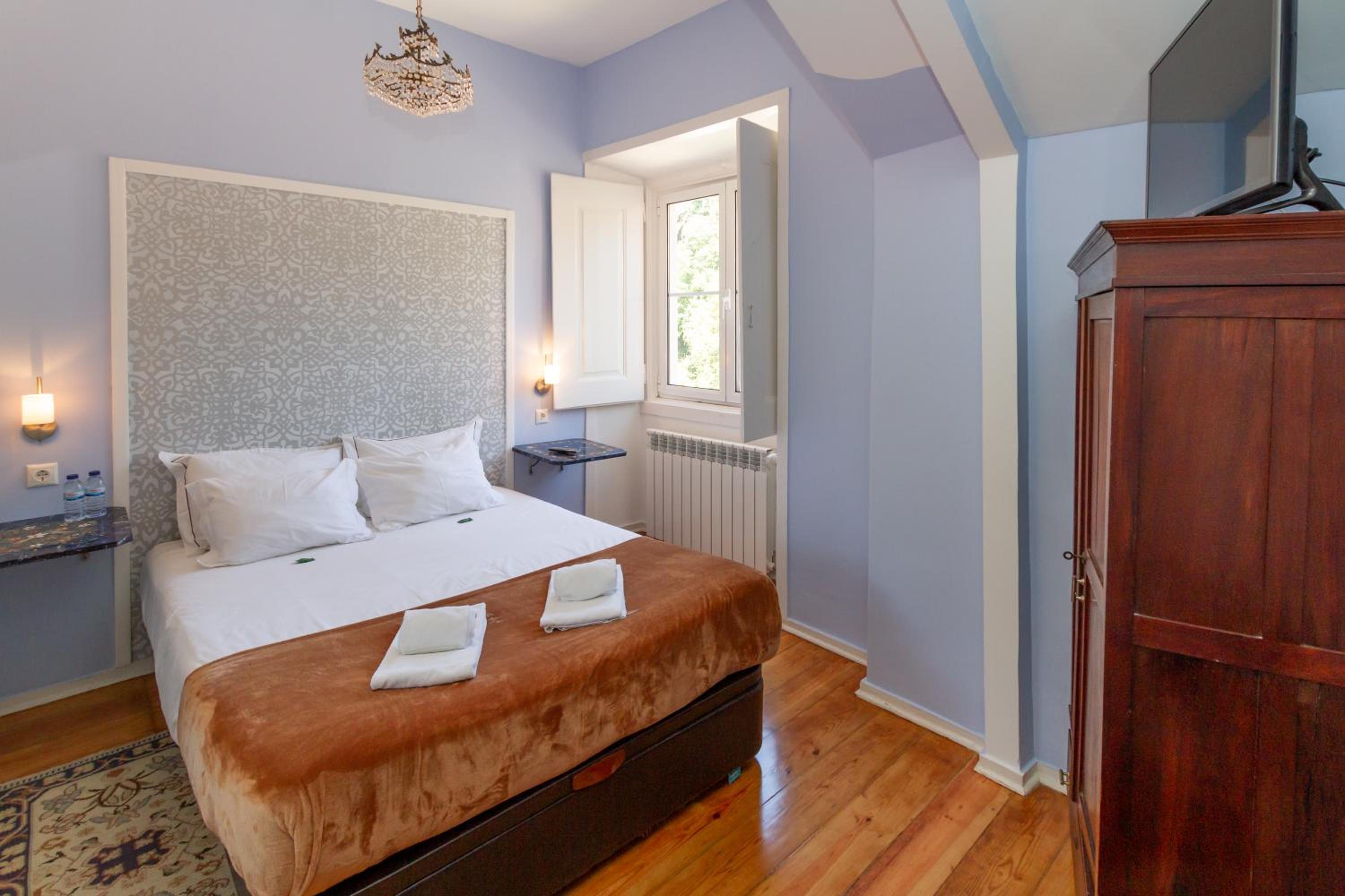 Double or Twin Room - Photo 12