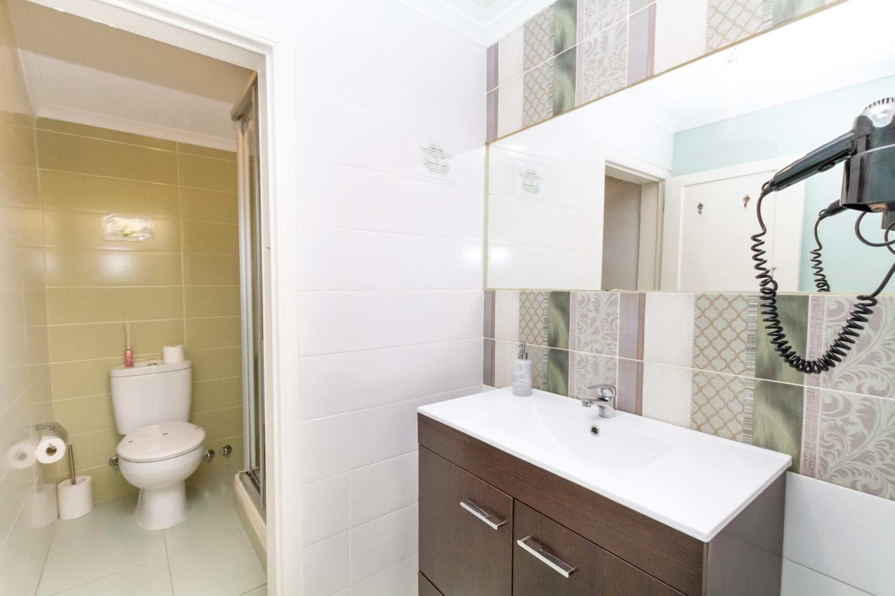 Double or Twin Room - Photo 11