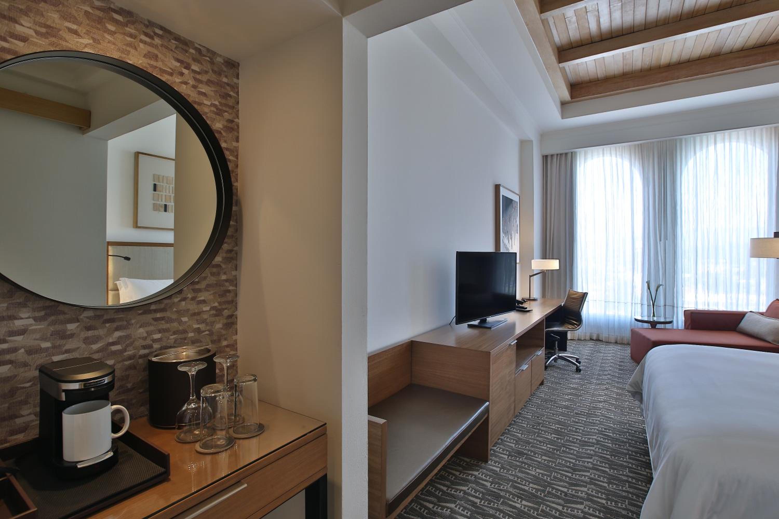 Classic King Room - Club Floor