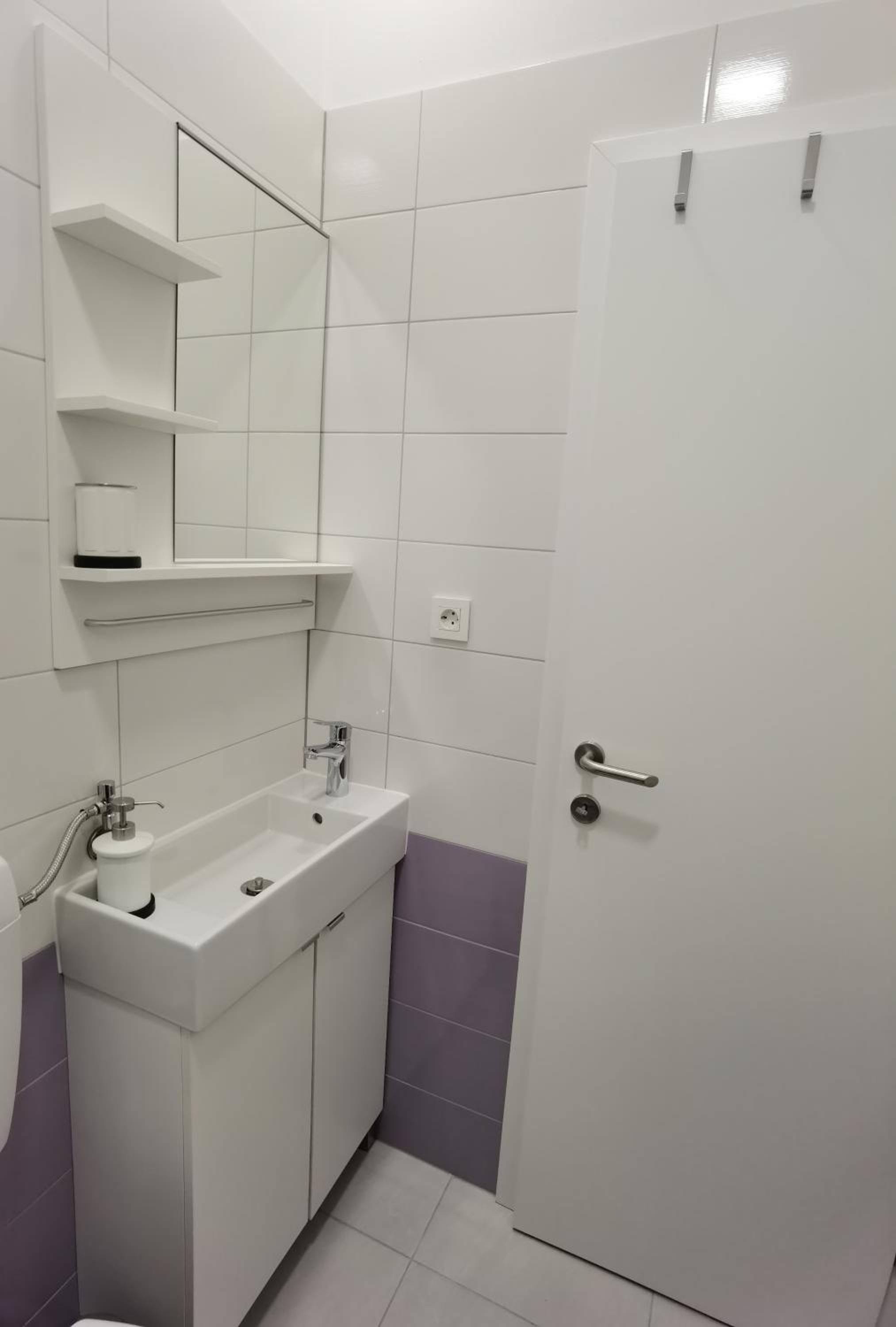 One-Bedroom Apartment - Photo 19