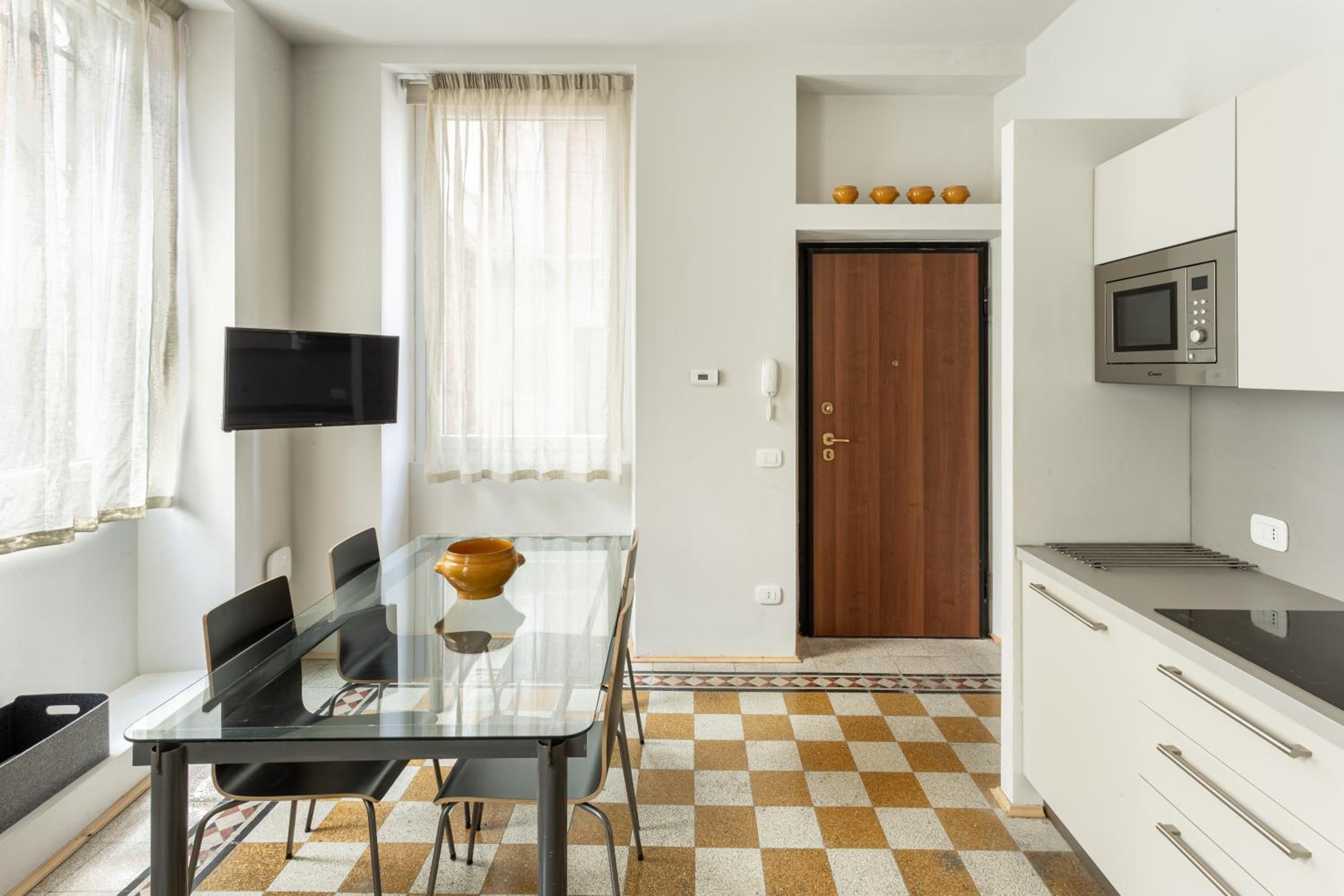 Apartment photo 2