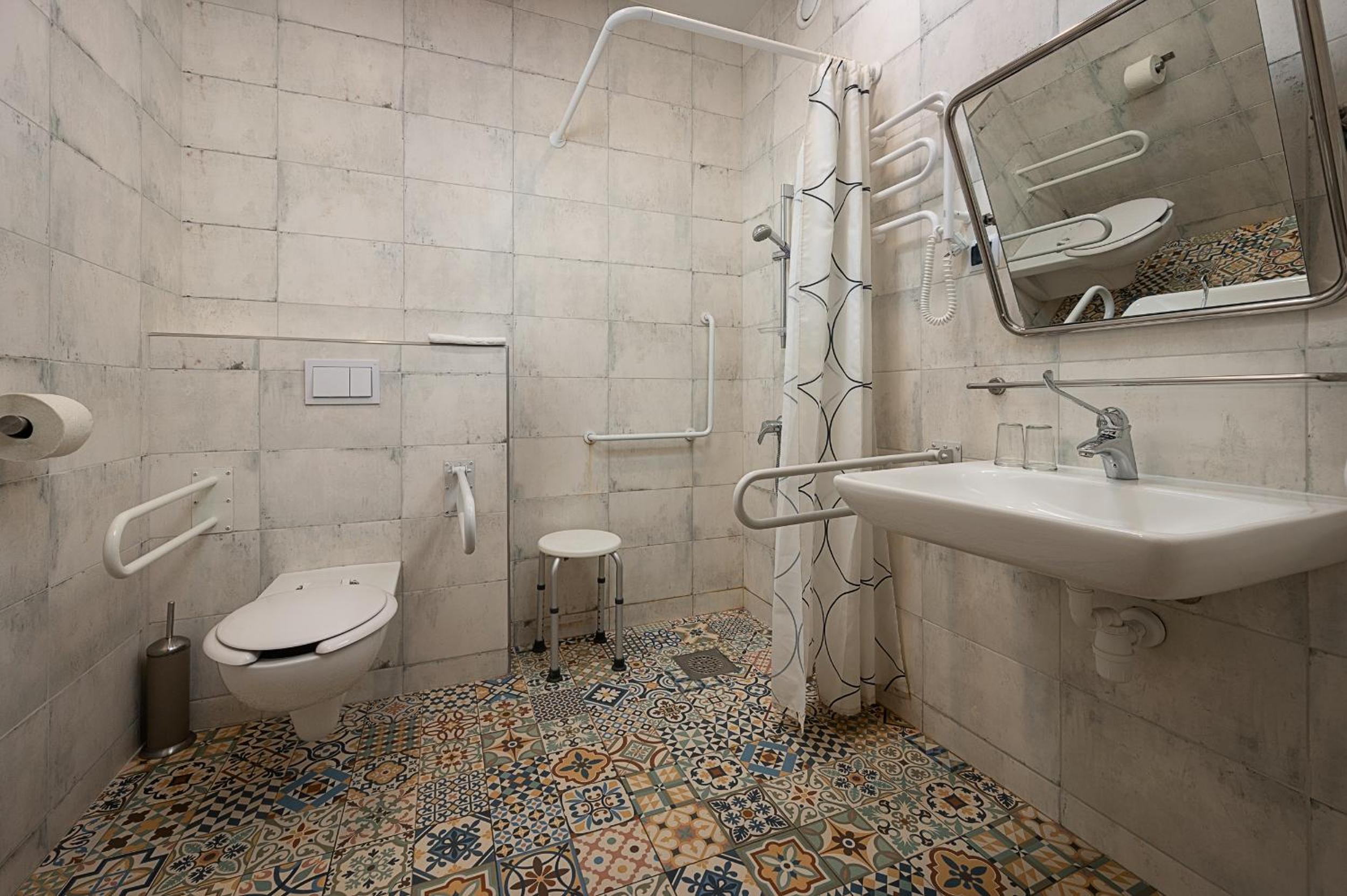 Double or Twin Room - Photo 23