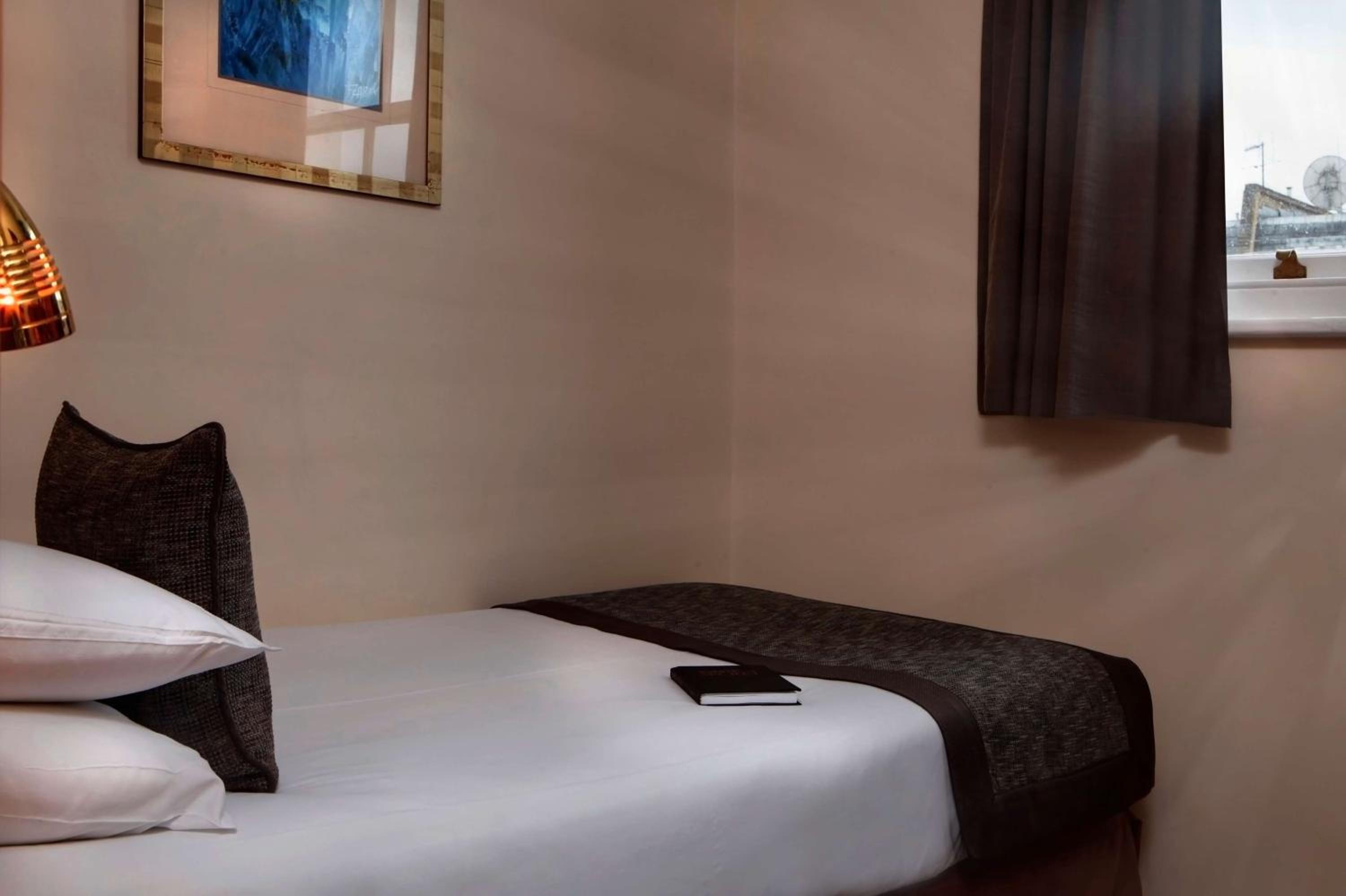 Standard Single Room - Non-Smoking photo 1