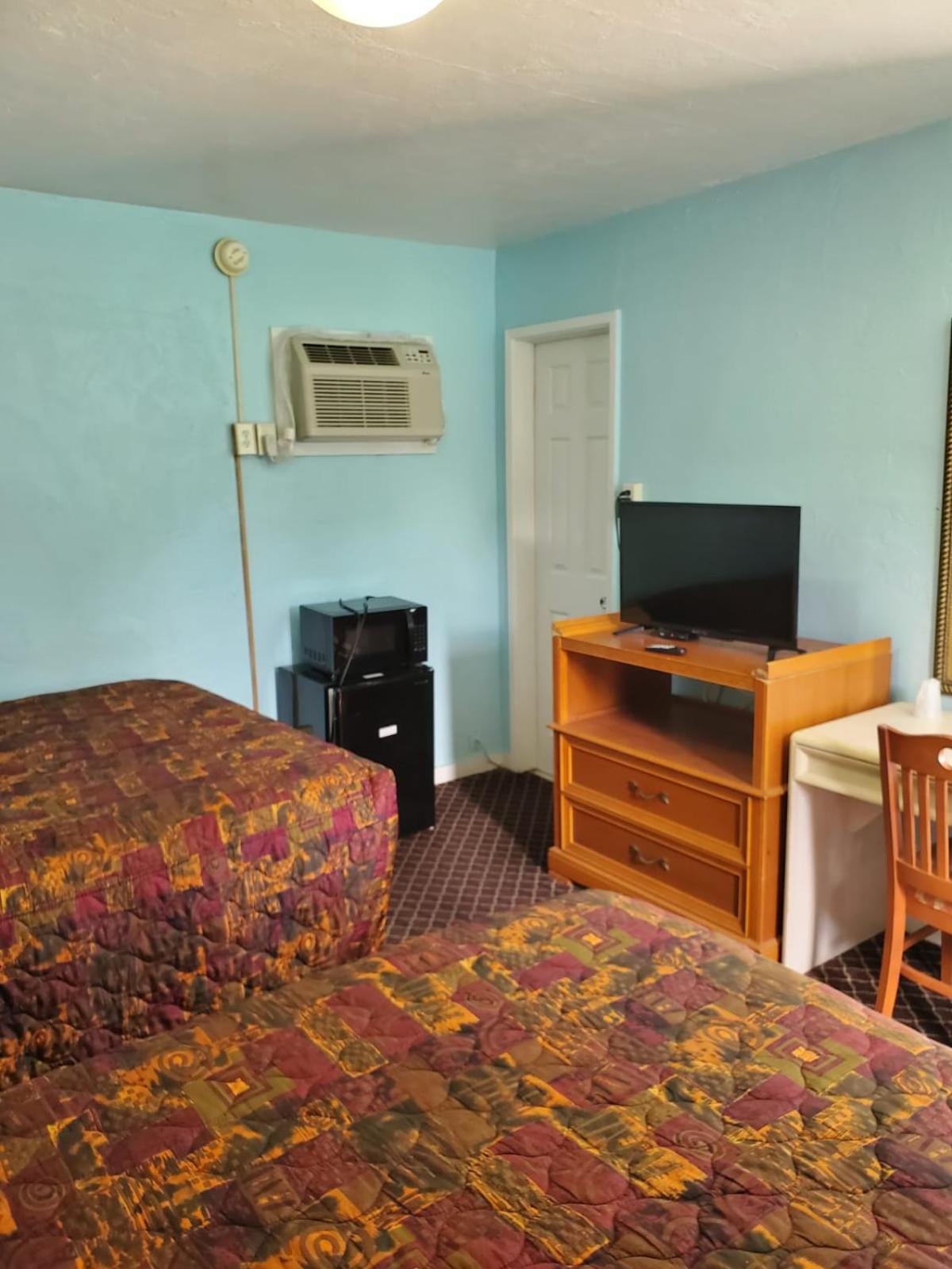 Double Room with Two Double Beds - Smoking