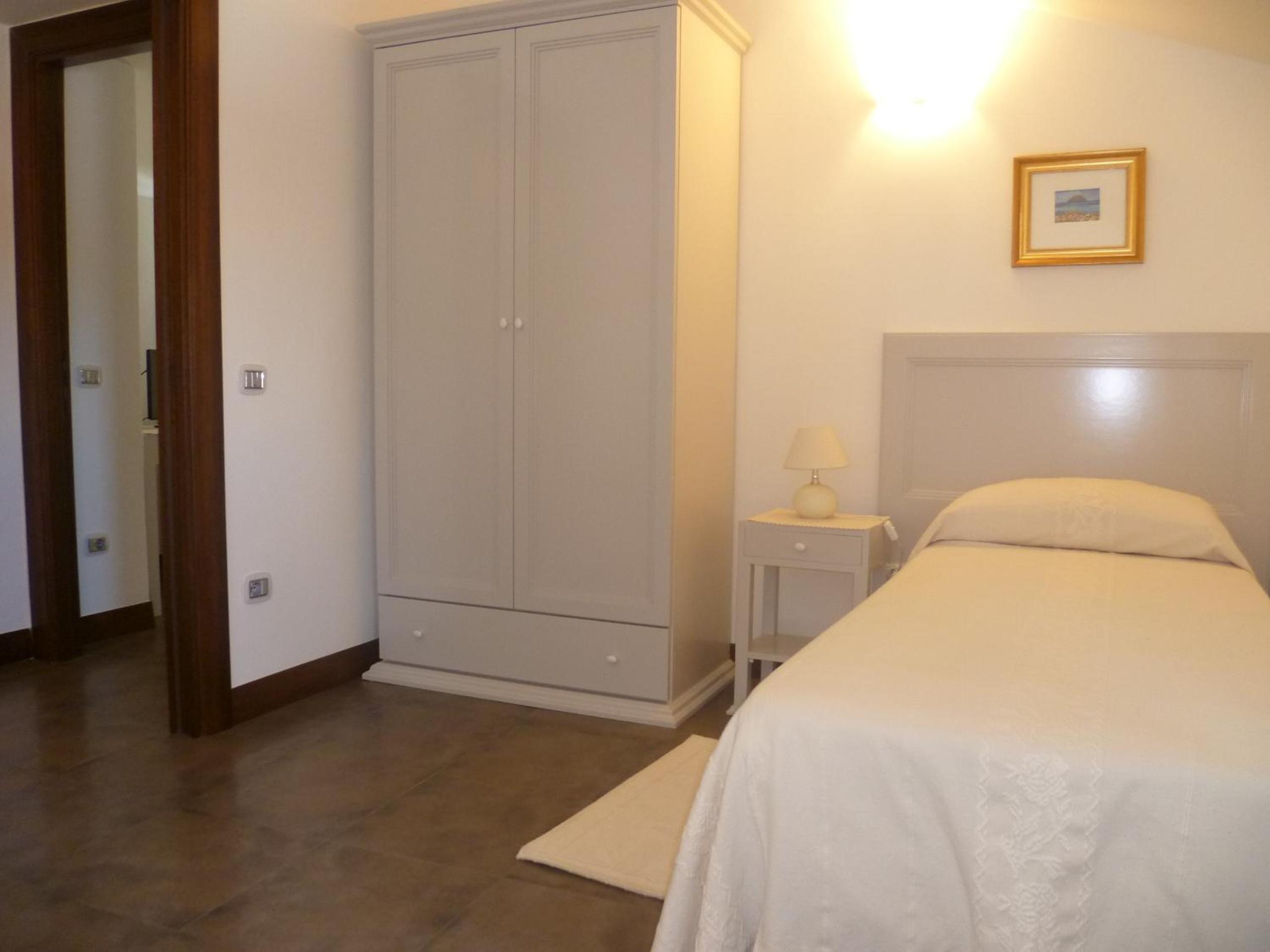 Quadruple Room with Balcony - Photo 6