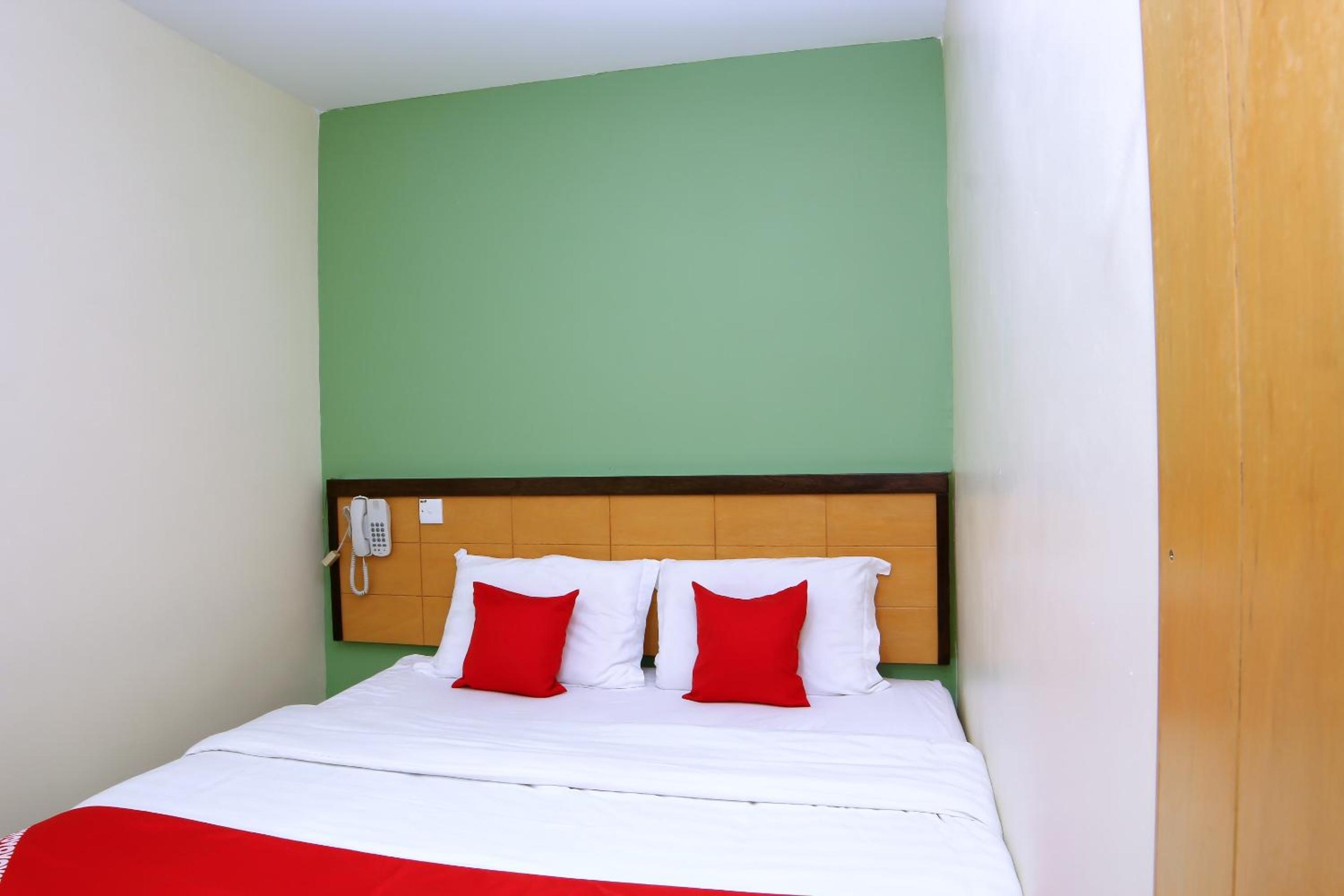 Standard Queen Room - Photo 6