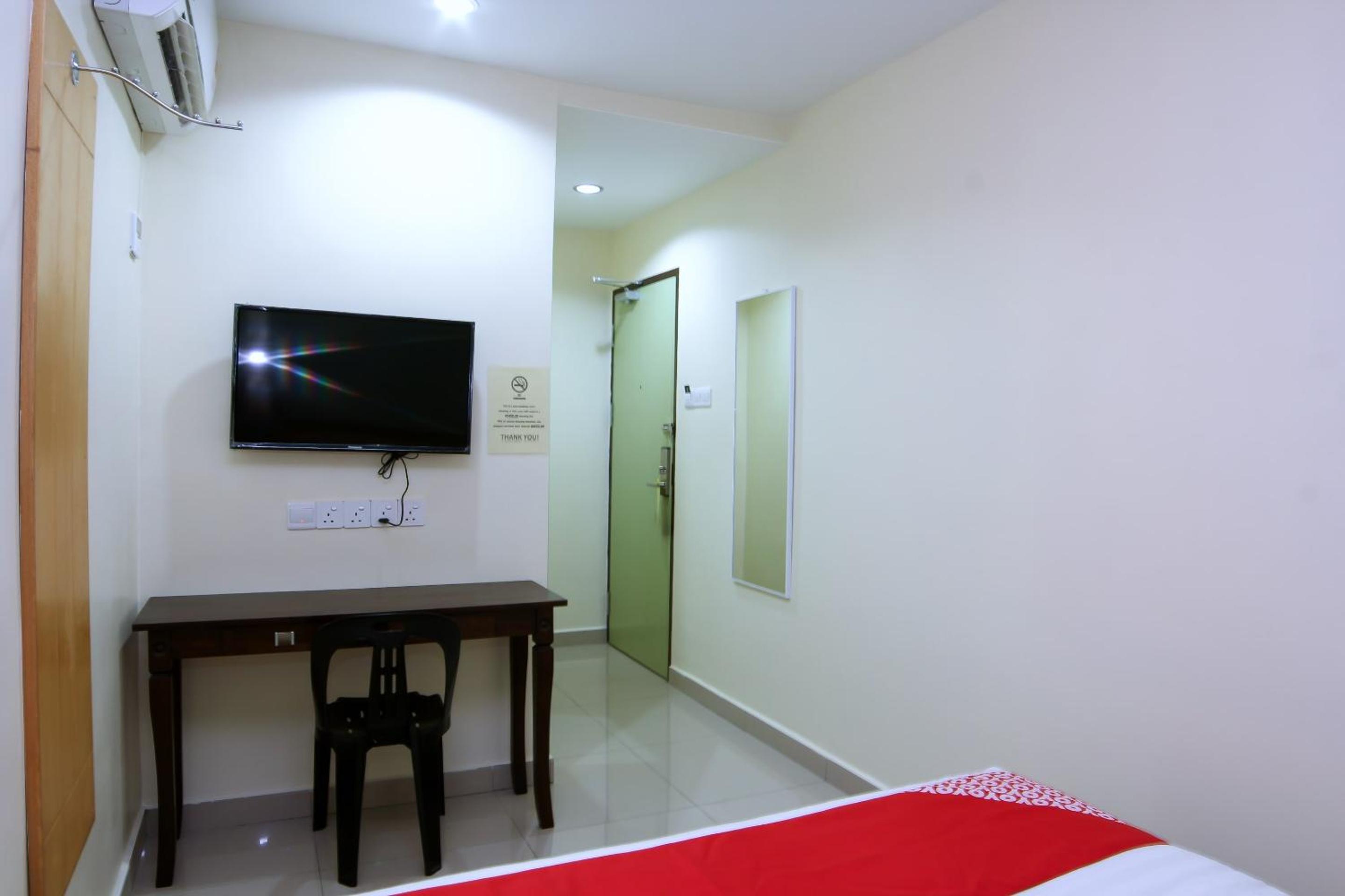 Standard King Room - Photo 5