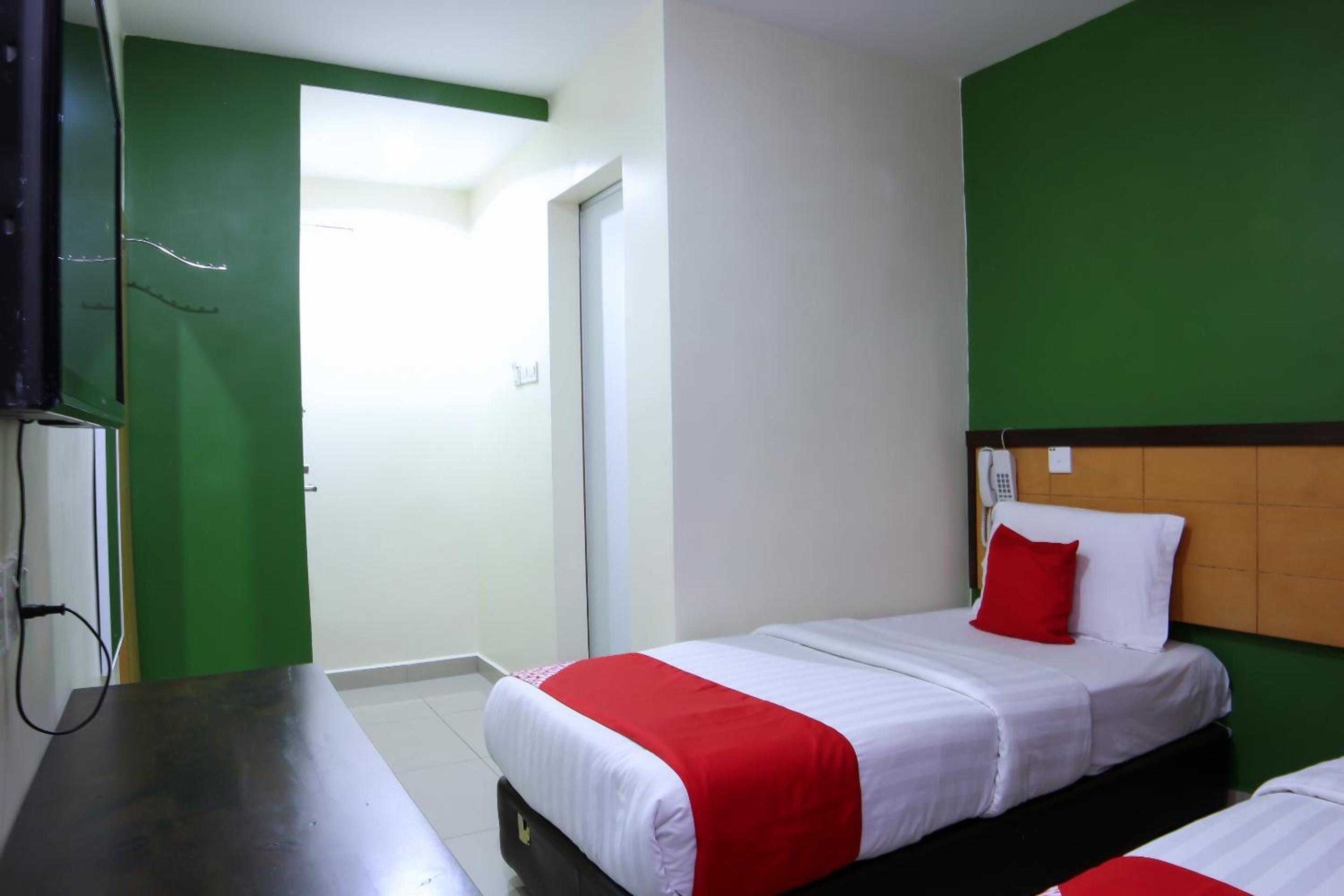Deluxe Twin Room - Photo 6