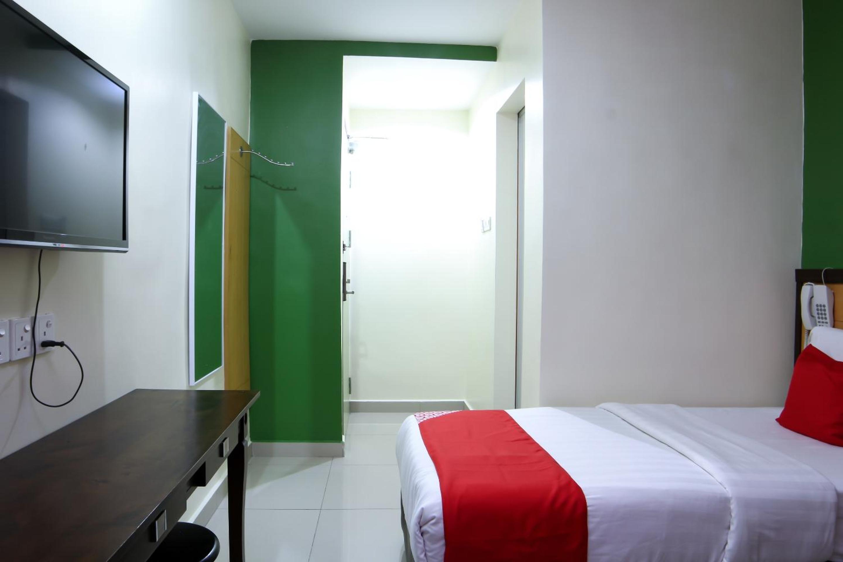 Deluxe Twin Room - Photo 7