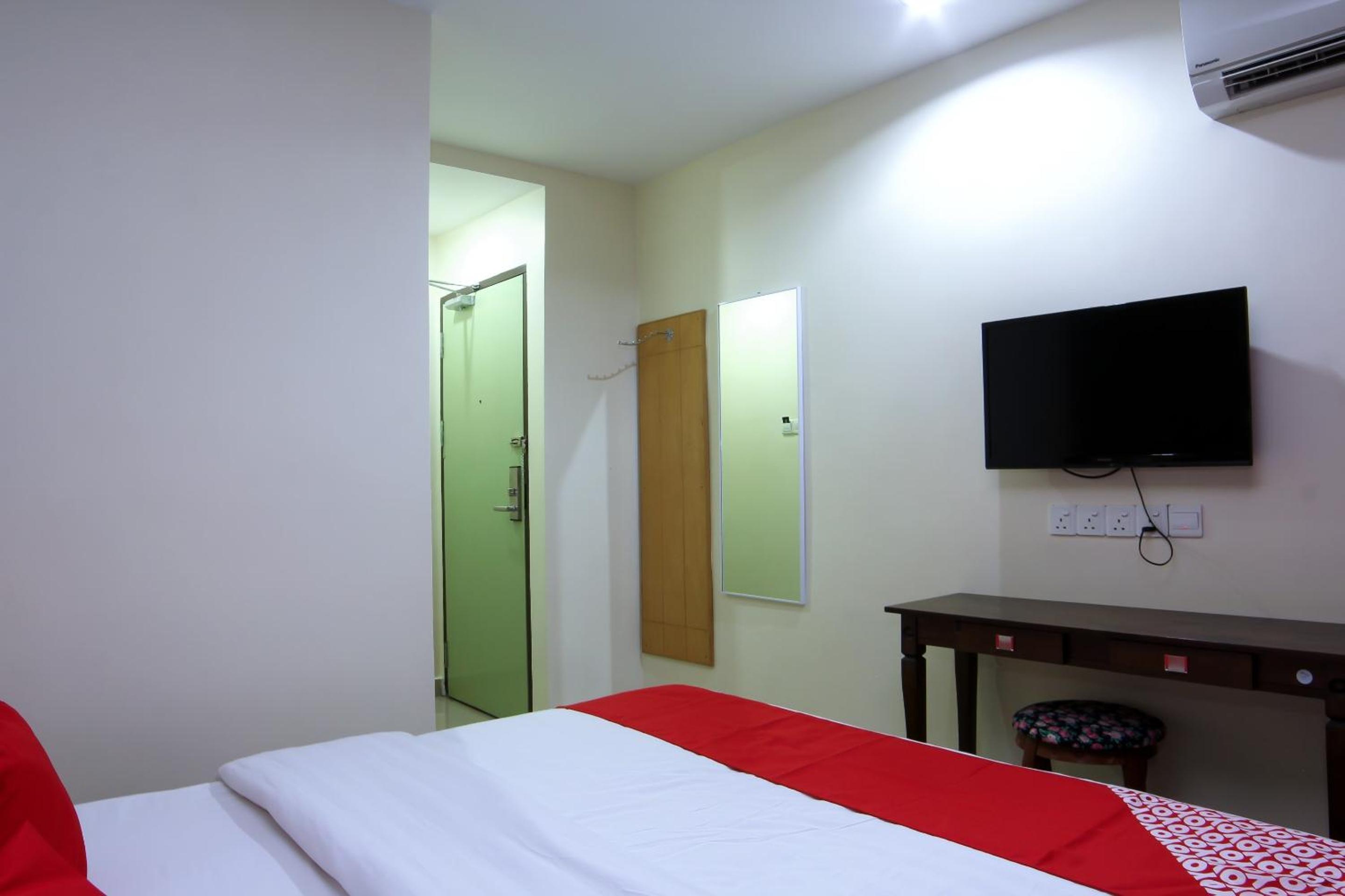 Deluxe King Room - Photo 4