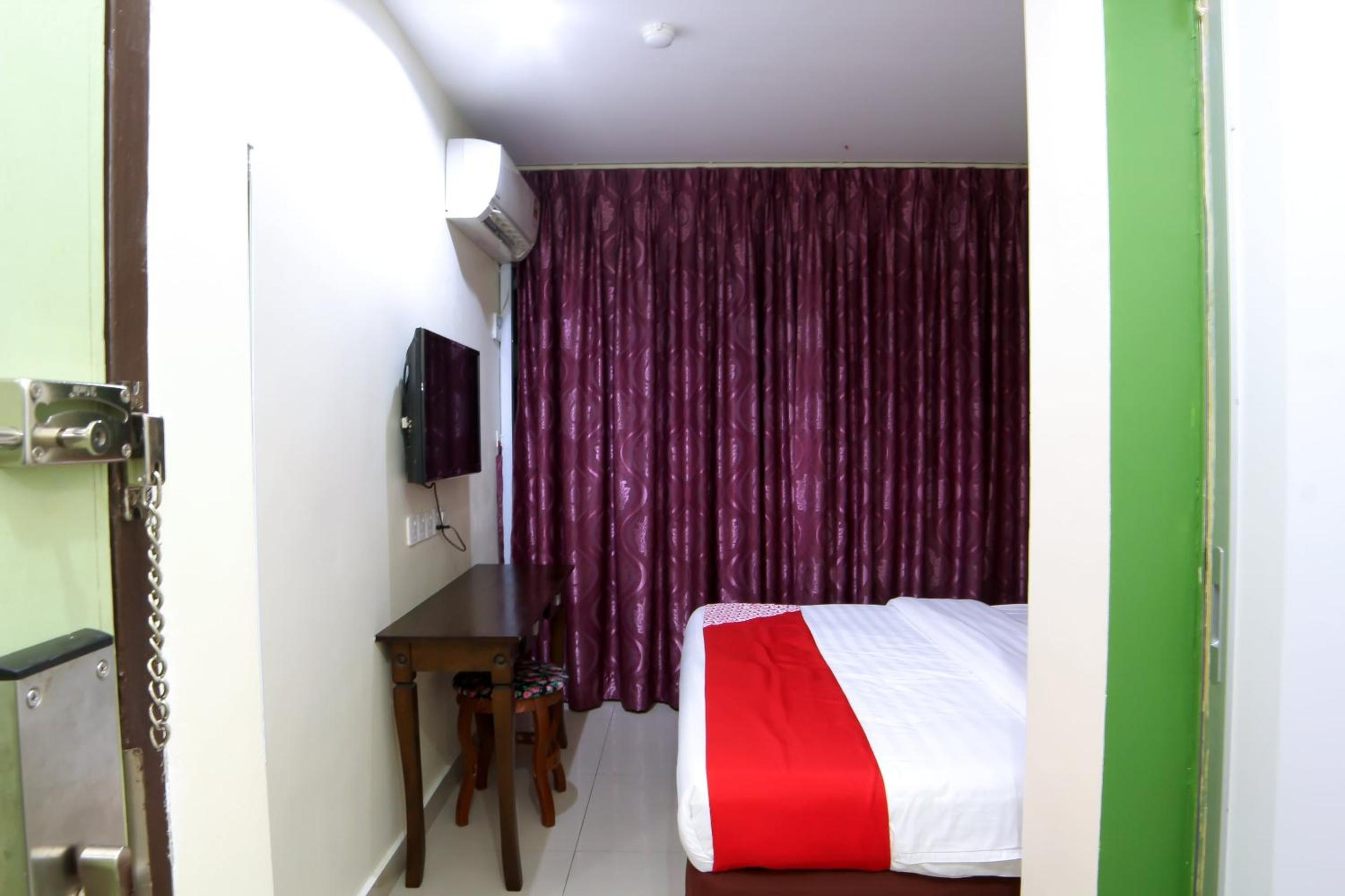 Deluxe King Room - Photo 6