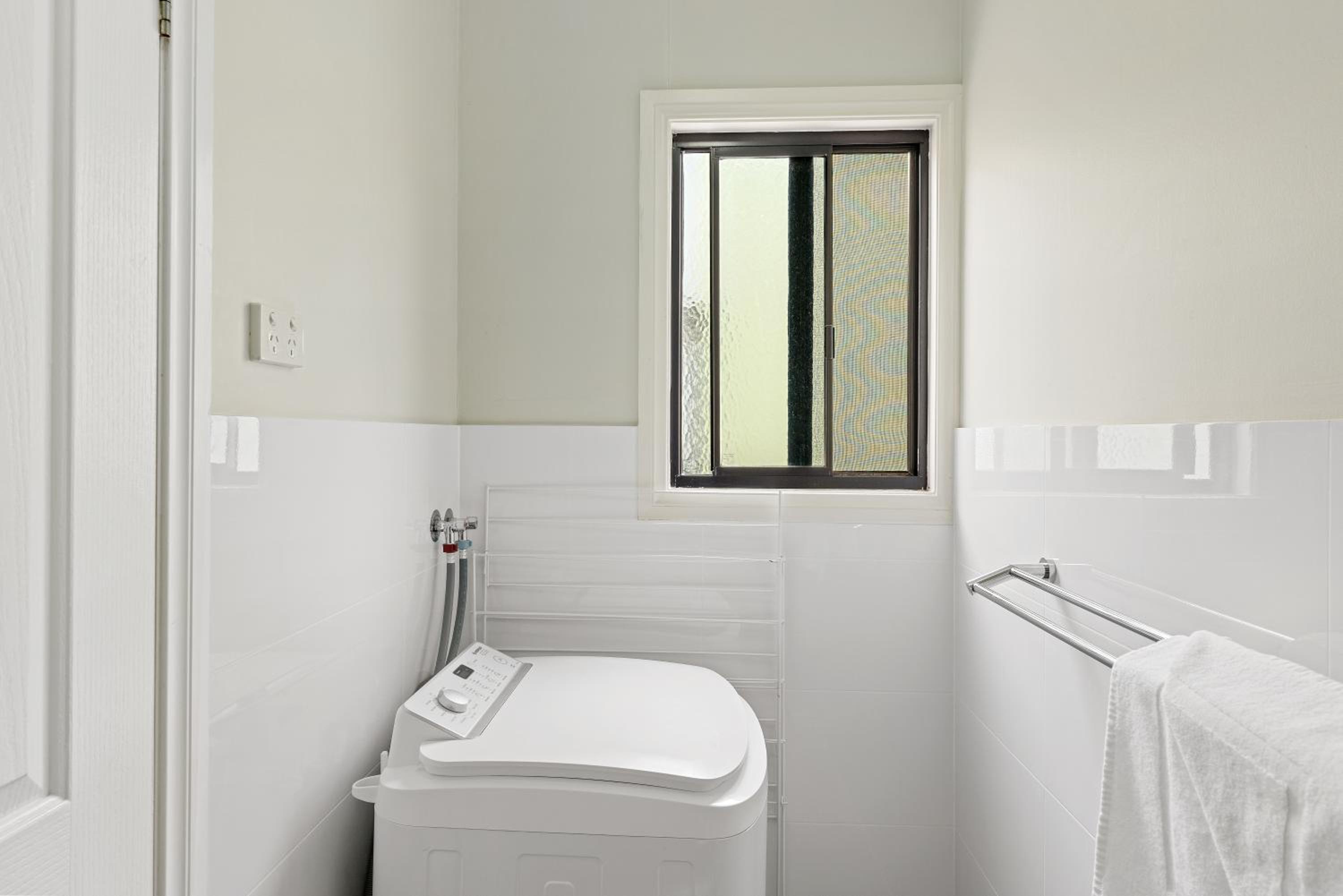 Deluxe 3 Bedroom Beach Cabin - Sleeps 6 photo 2