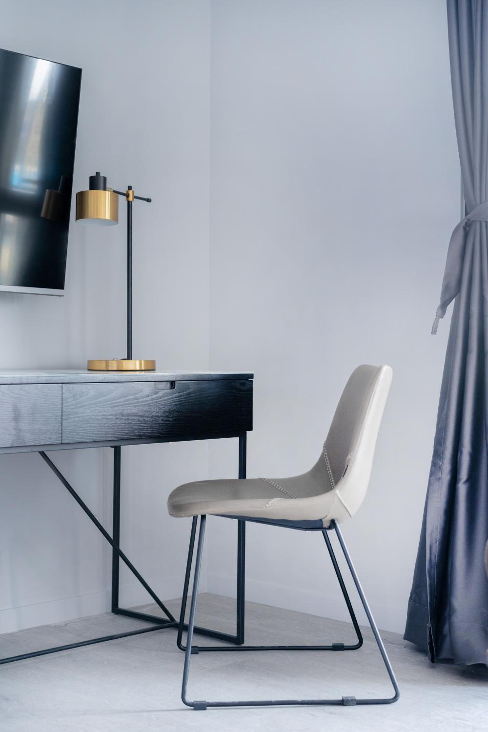 Standard King Room - Photo 7