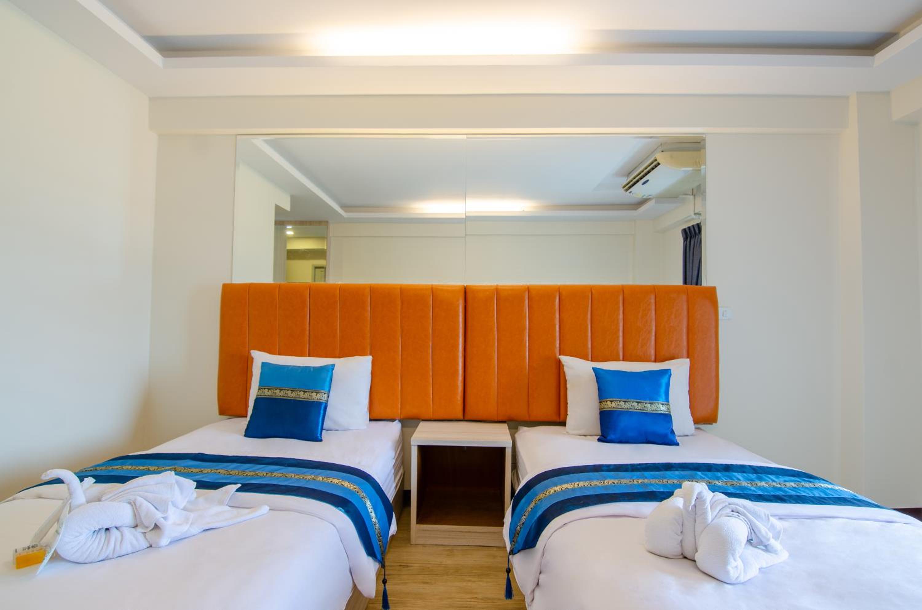 Deluxe Twin Room photo 2