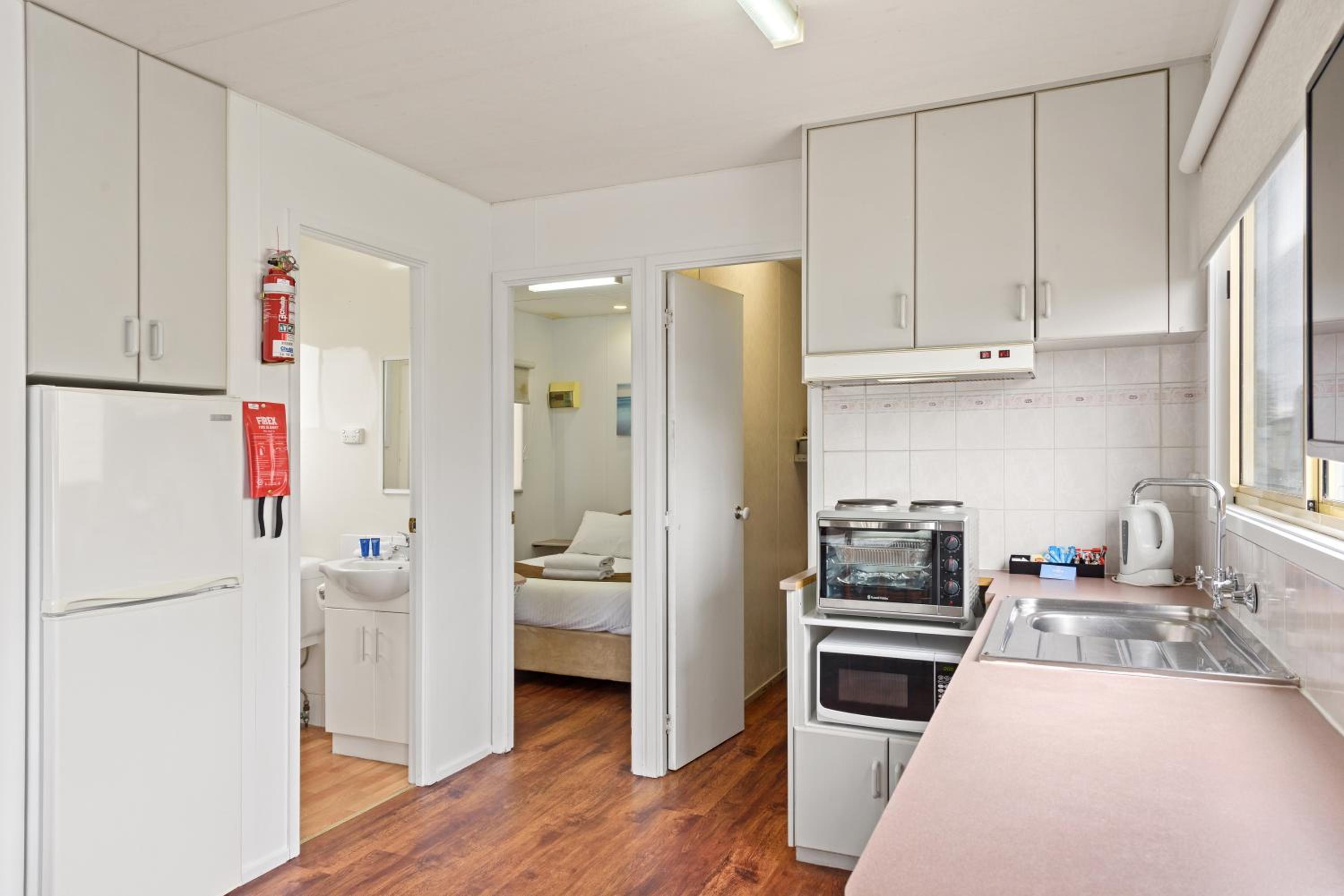 Economy Cabin - Sleeps 6 photo 3
