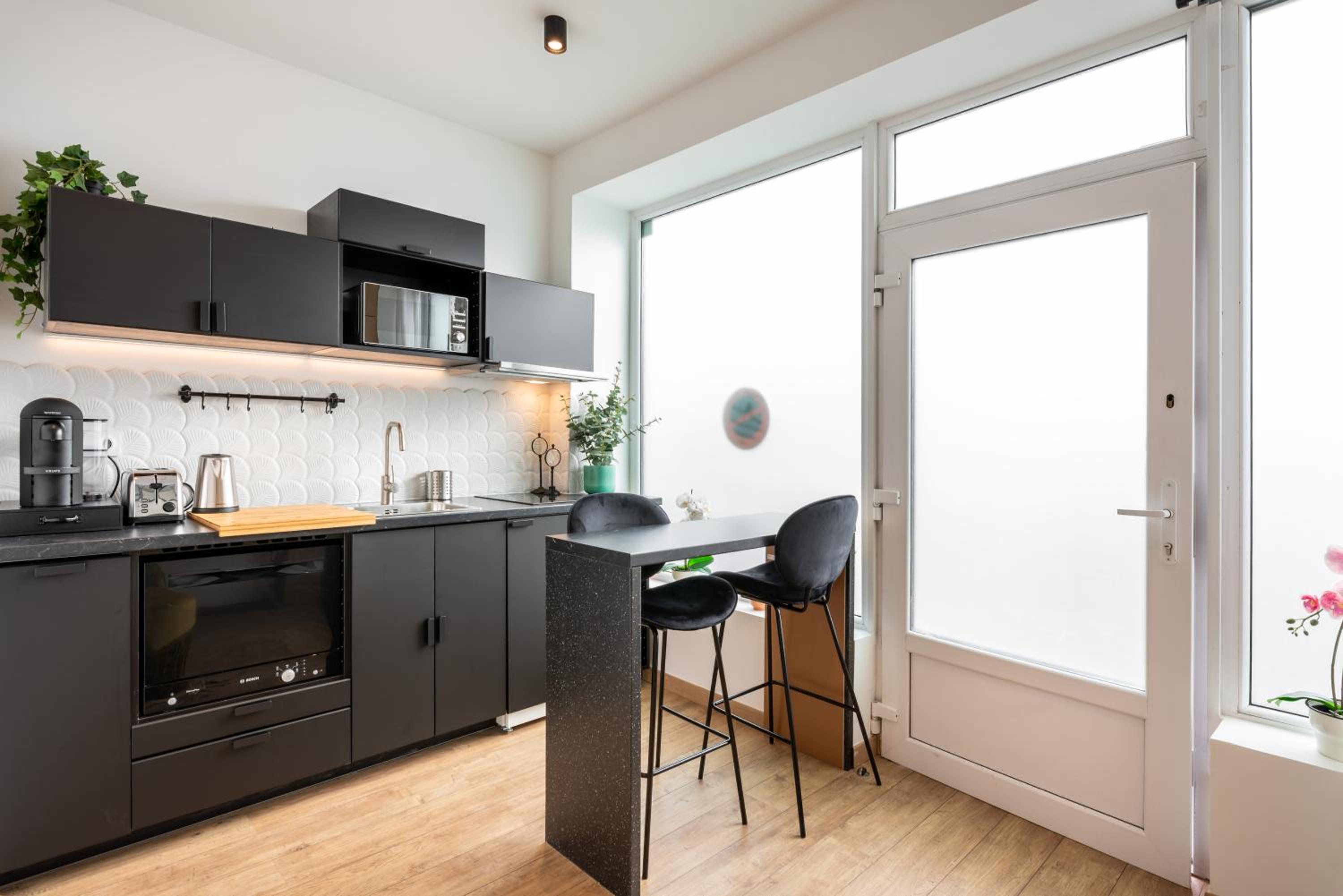 One-Bedroom Apartment - Photo 9