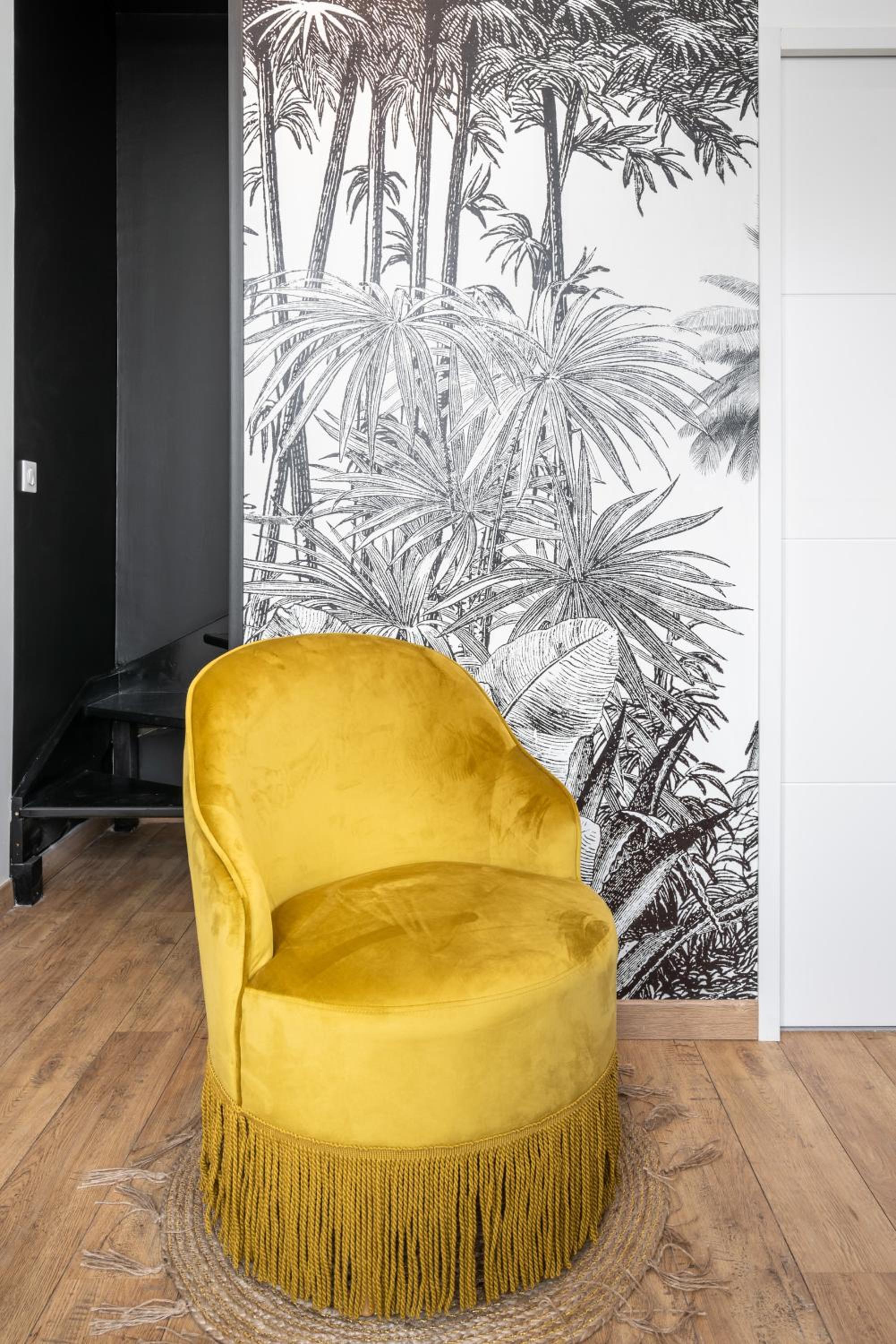 One-Bedroom Apartment - Photo 11