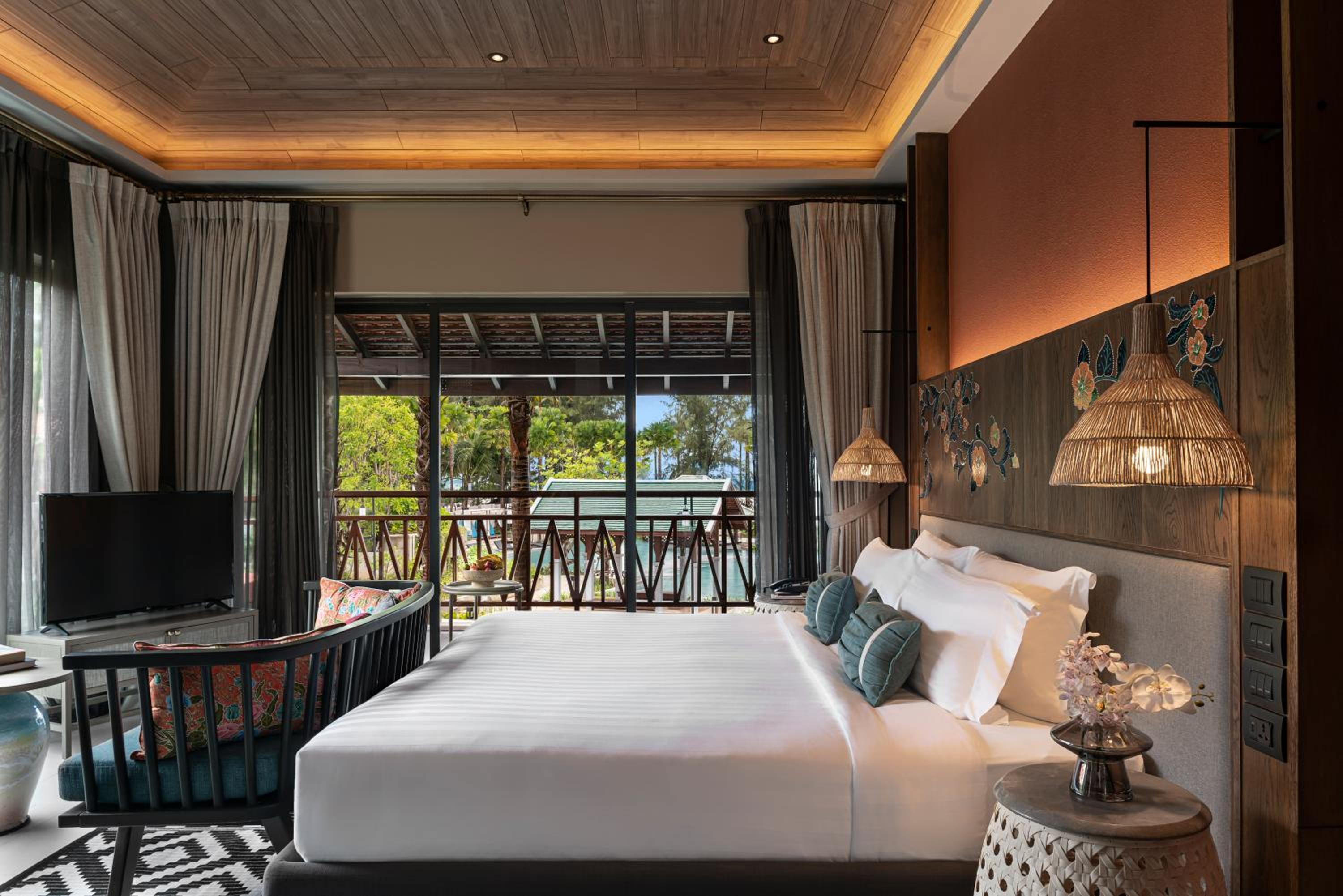 Deluxe King Room - Photo 1