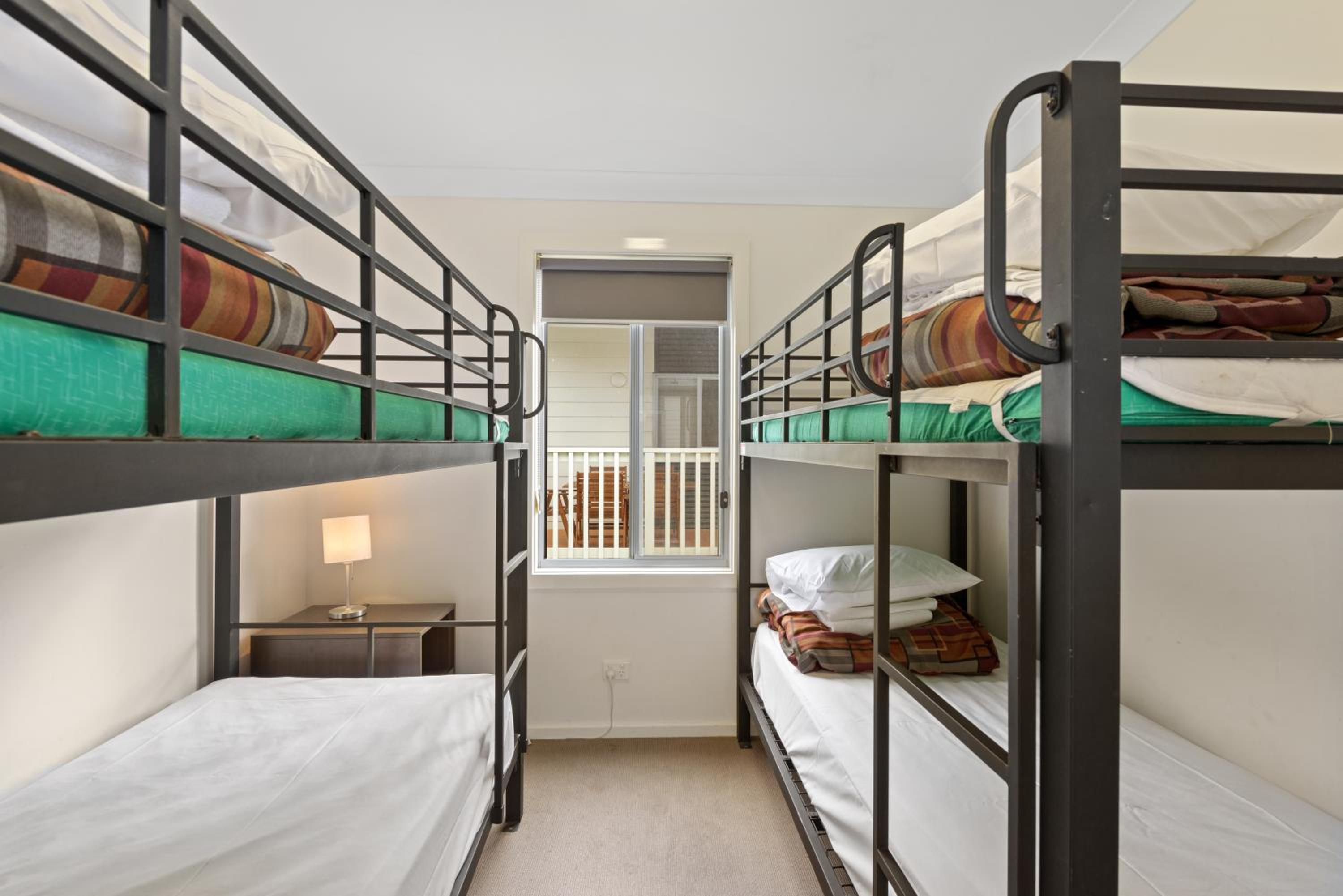 Deluxe Two-Bedroom Cabin - Sleeps 6 photo 3