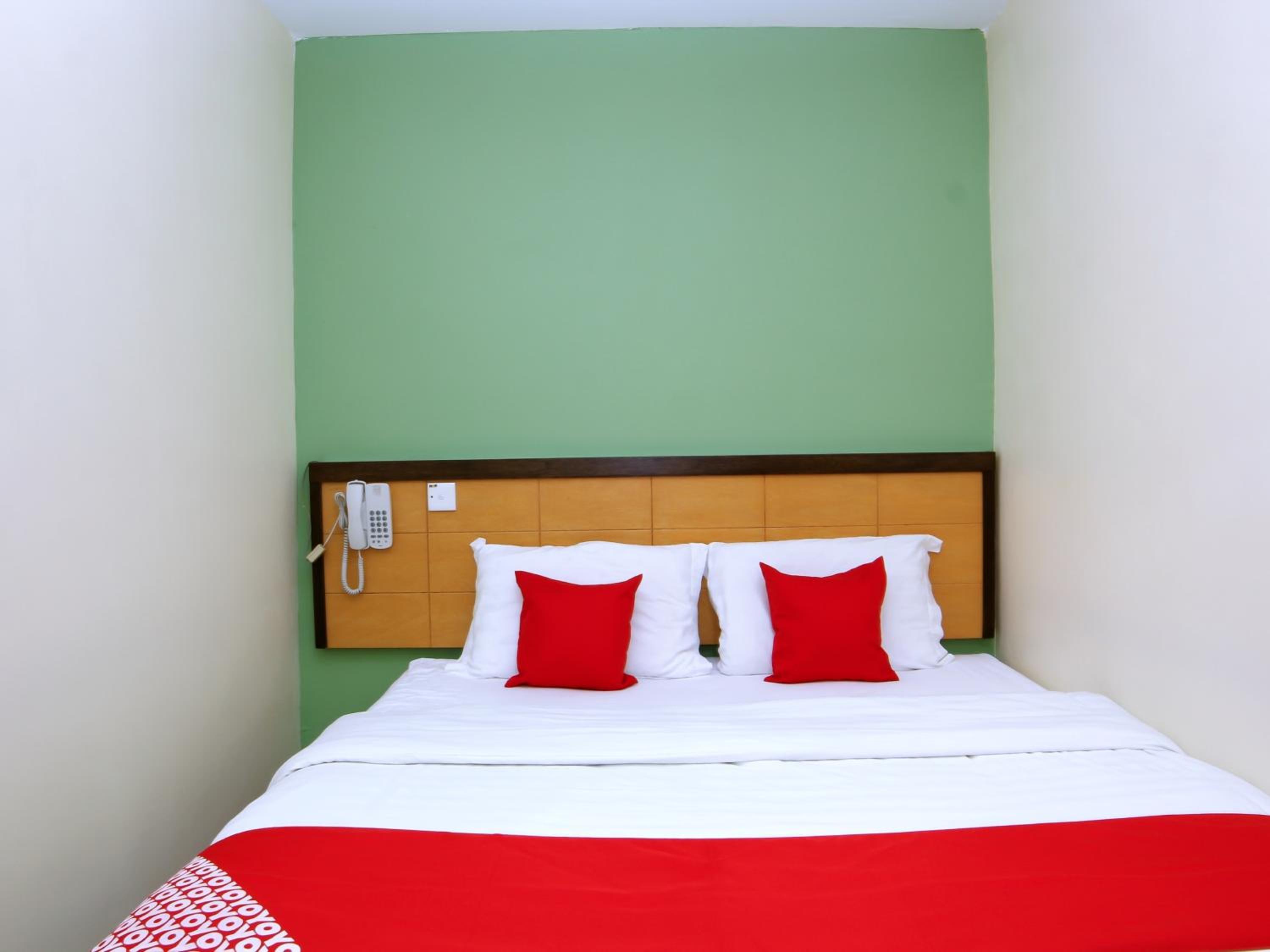 Standard Queen Room - Photo 10