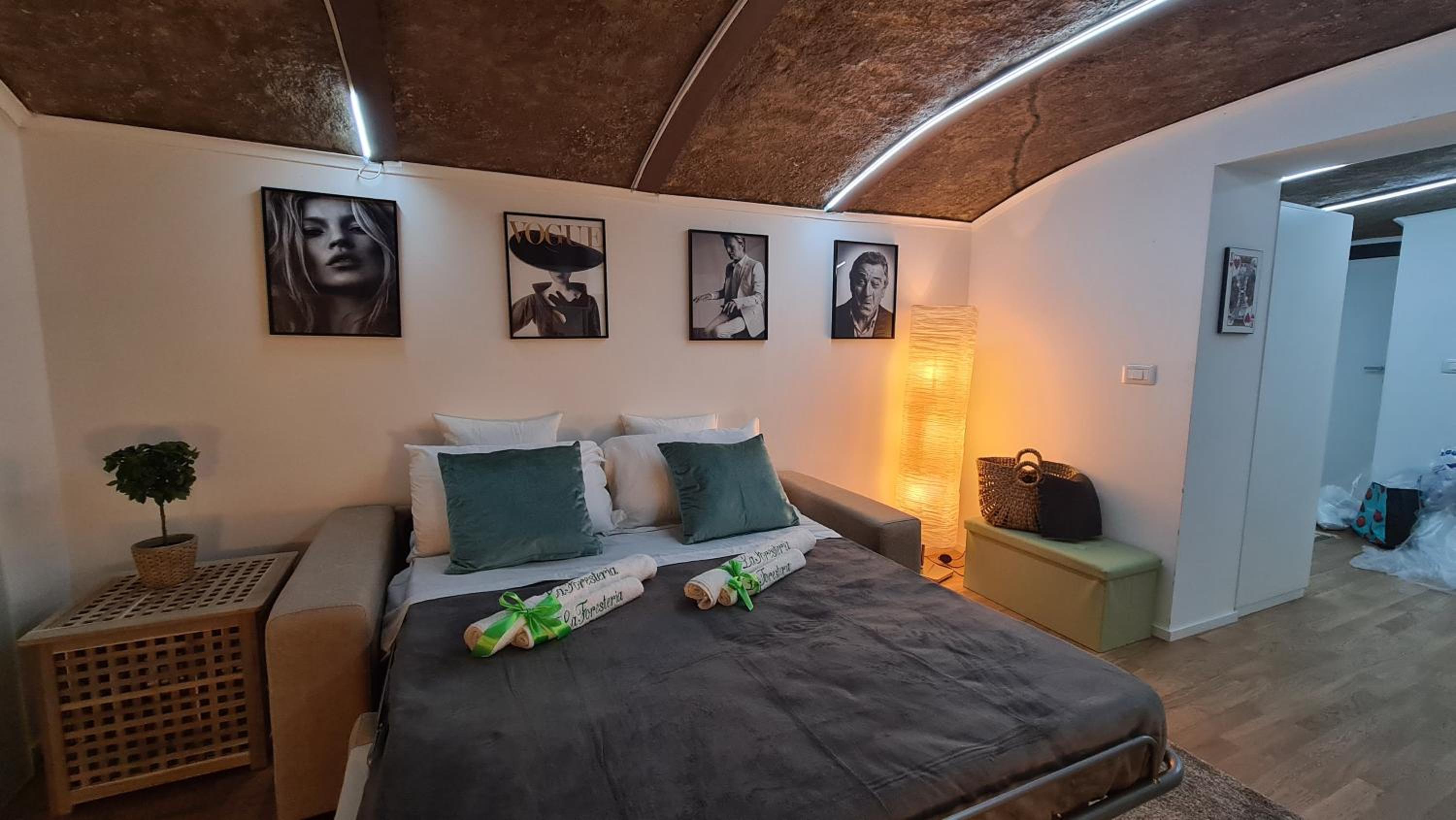 One-Bedroom Apartment - Photo 1