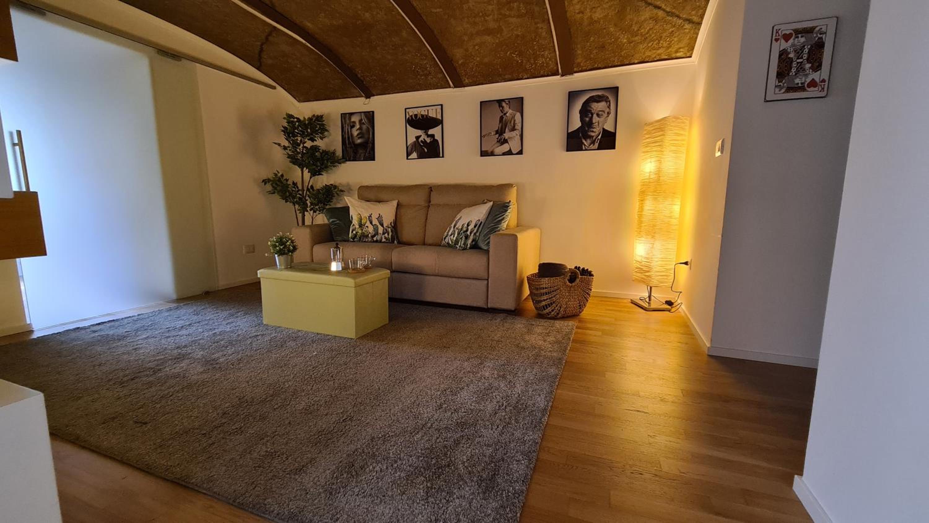 One-Bedroom Apartment - Photo 2